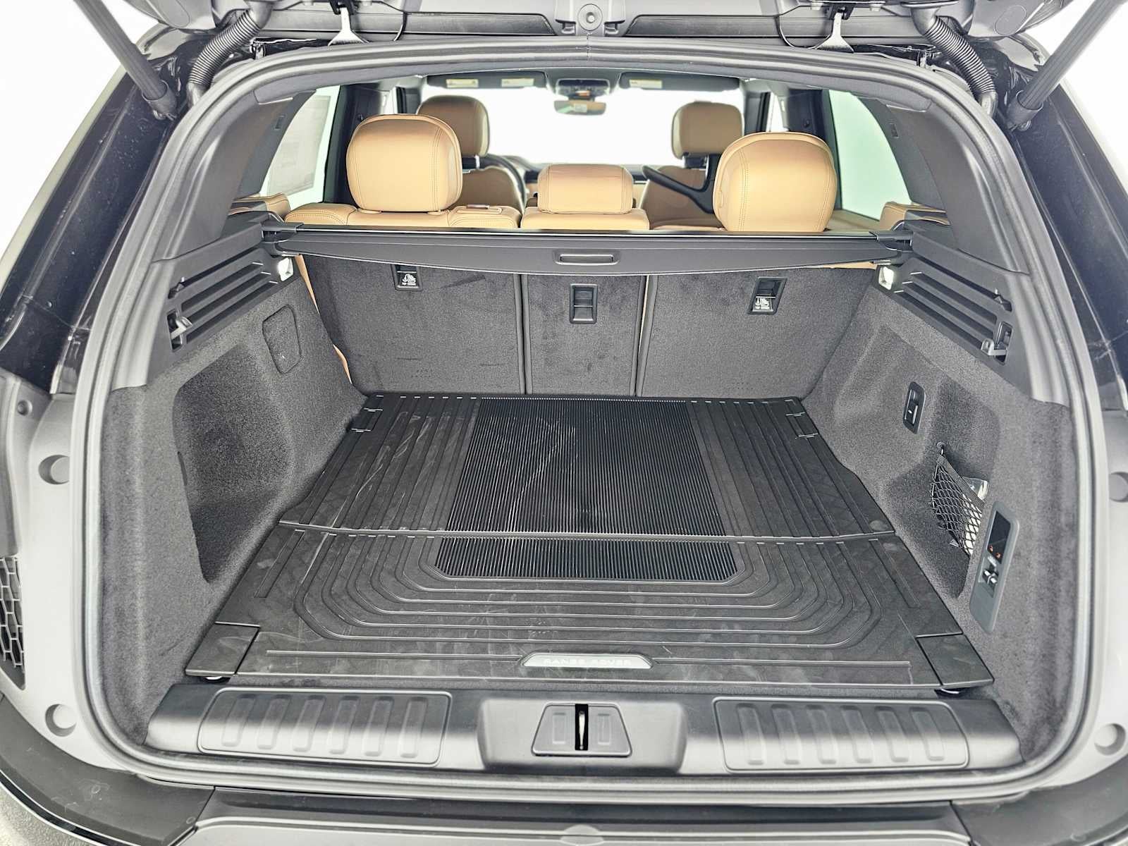 2026 Land Rover Range Rover Sport SE