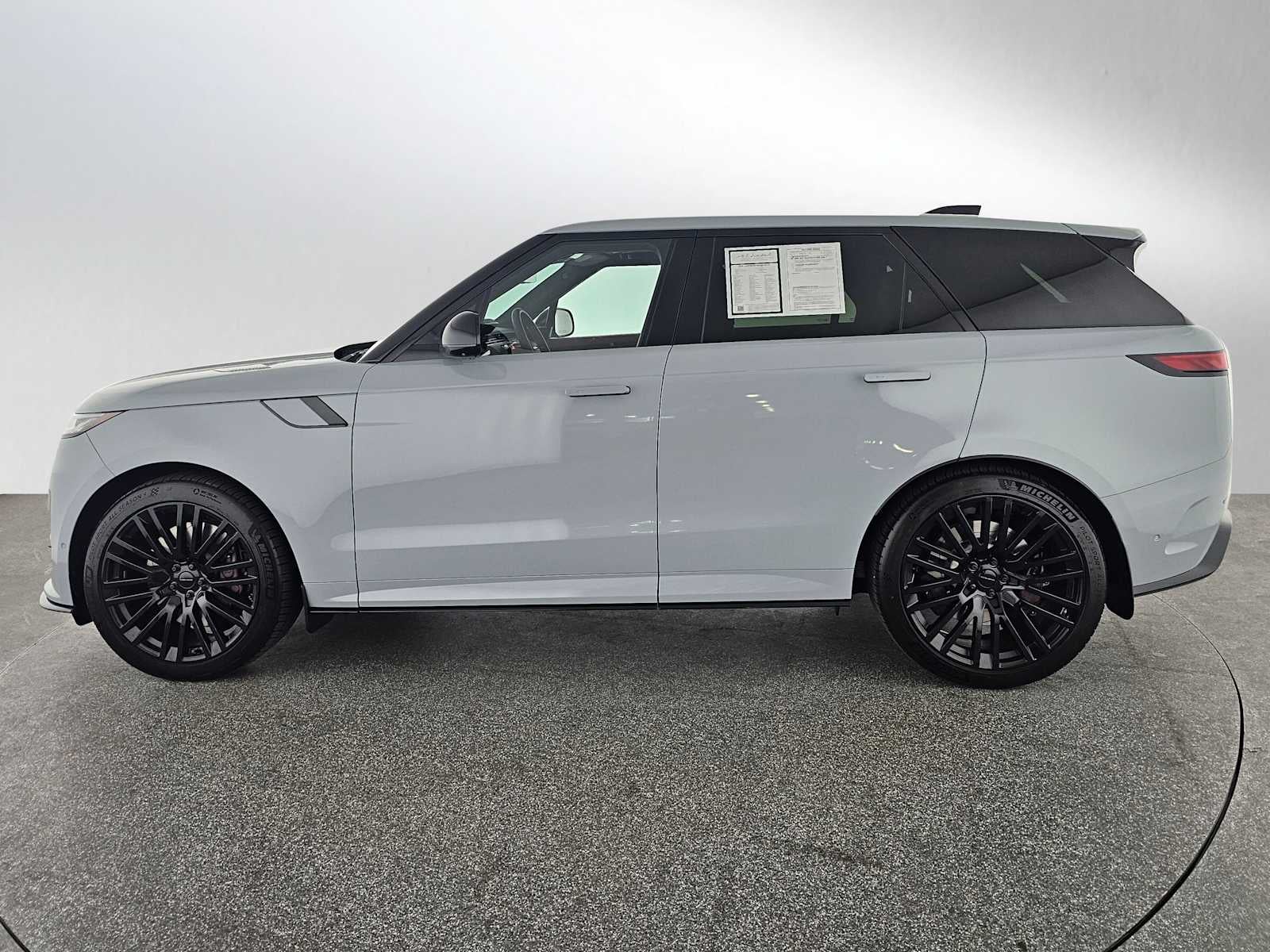 2026 Land Rover Range Rover Sport SV