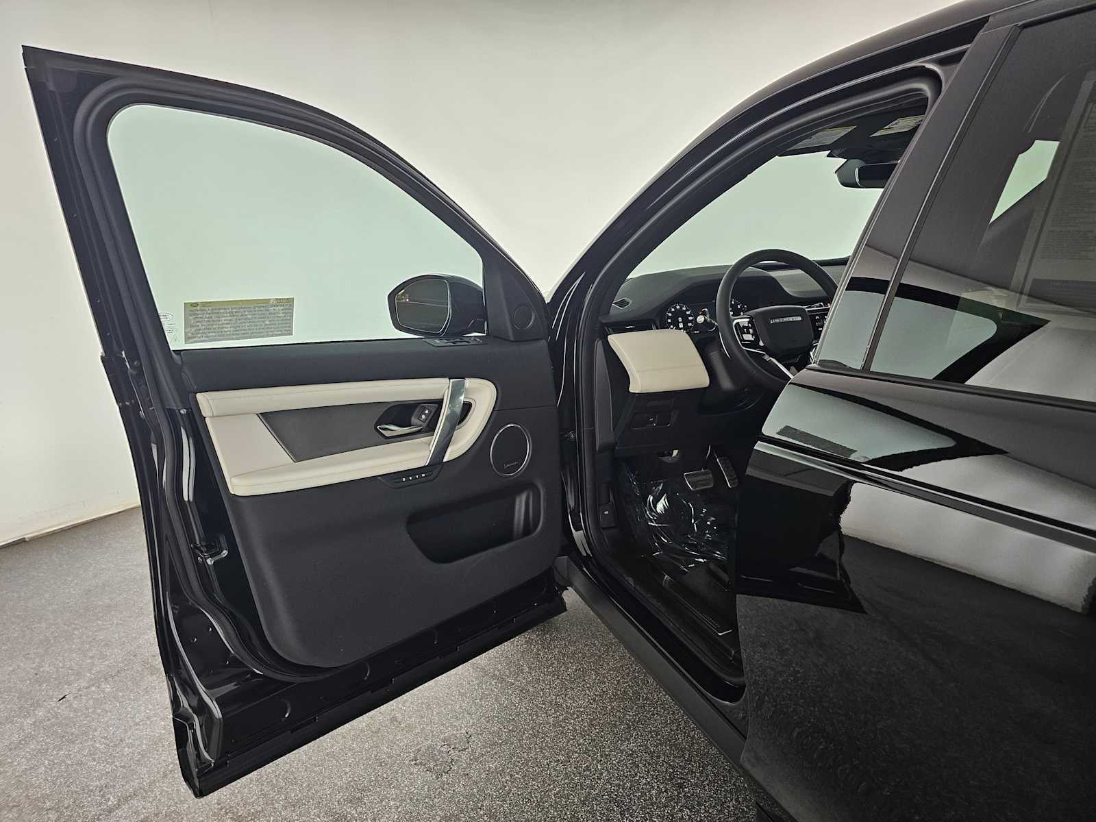 2026 Land Rover Discovery Sport Landmark