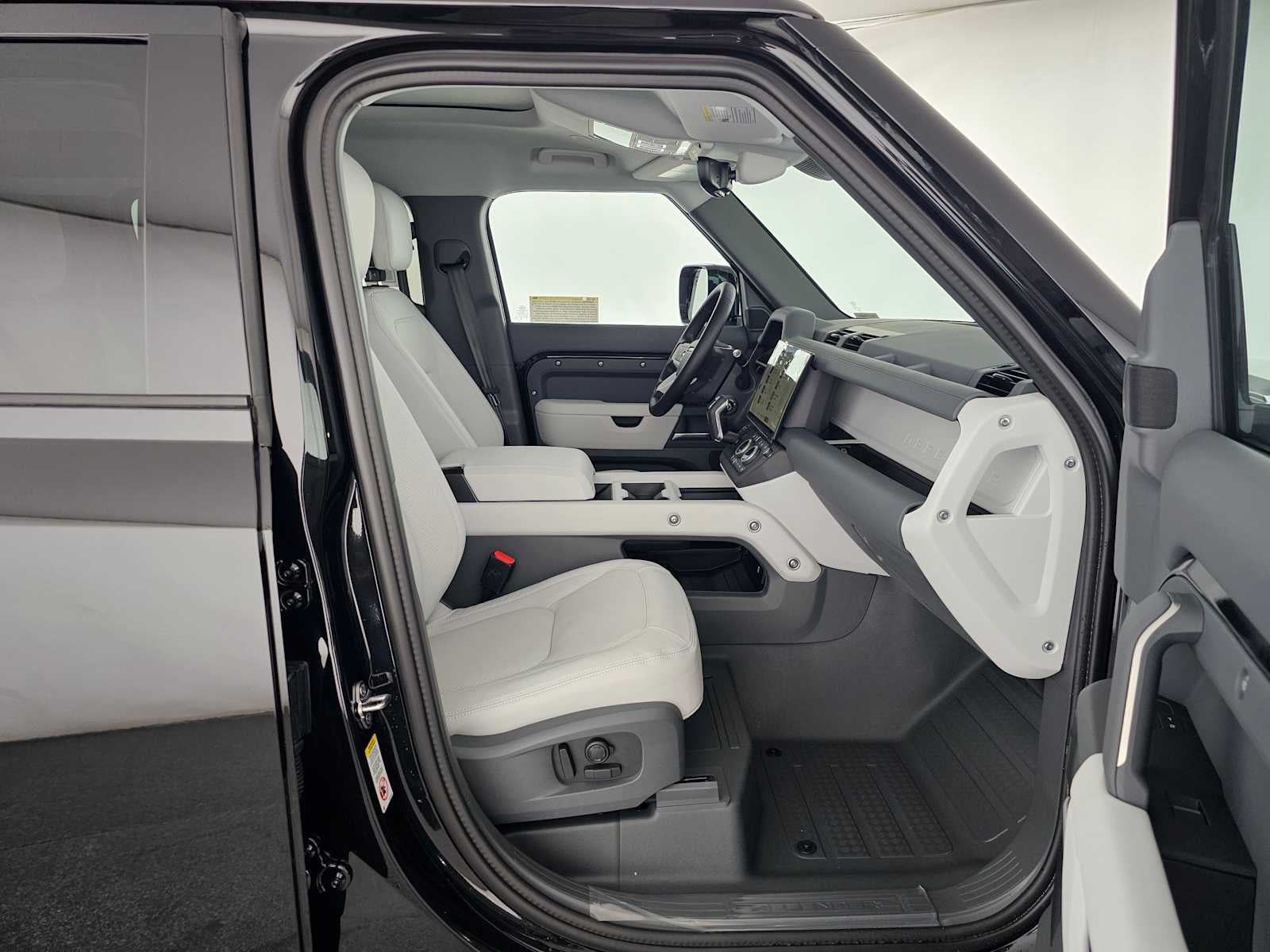 2026 Land Rover Defender X-Dynamic SE