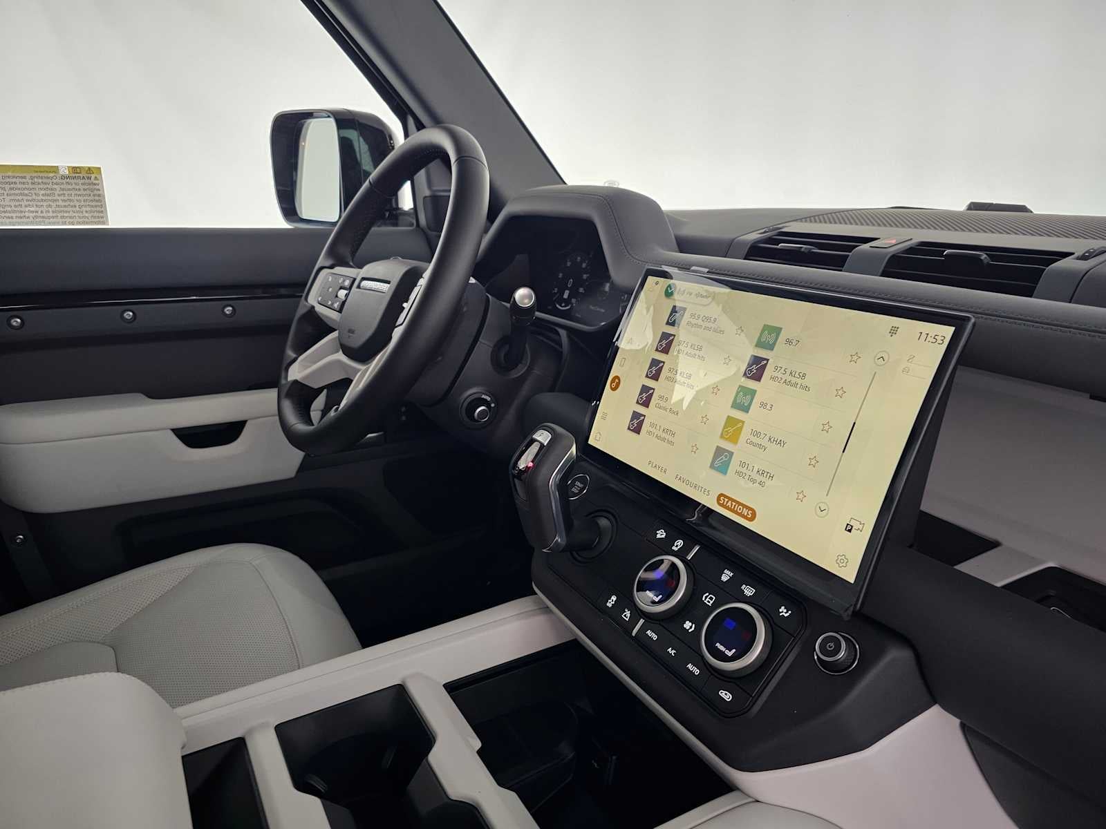 2026 Land Rover Defender X-Dynamic SE