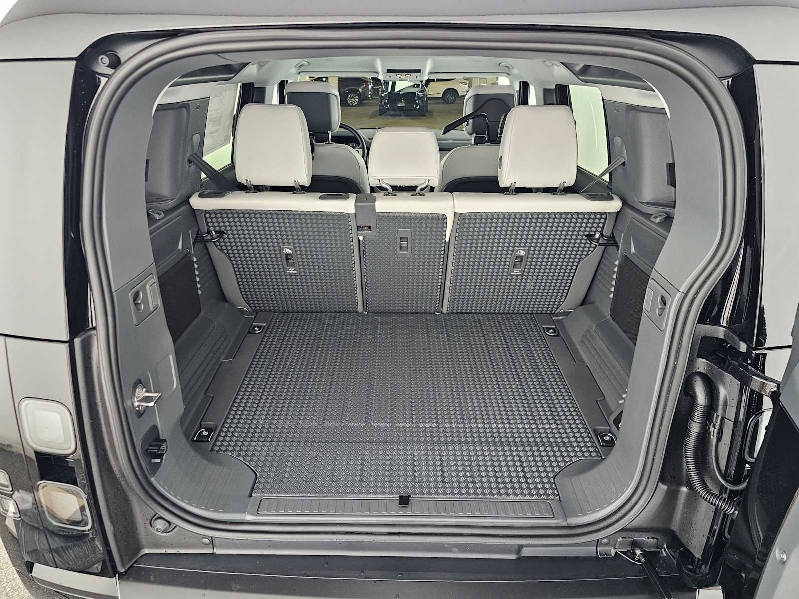 2026 Land Rover Defender X-Dynamic SE