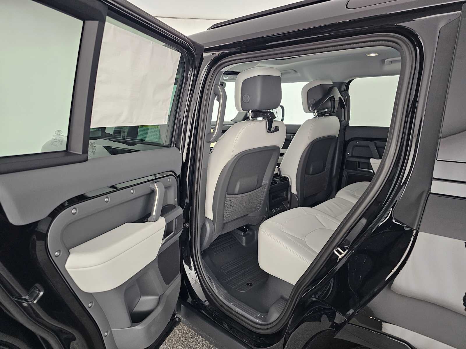 2026 Land Rover Defender X-Dynamic SE