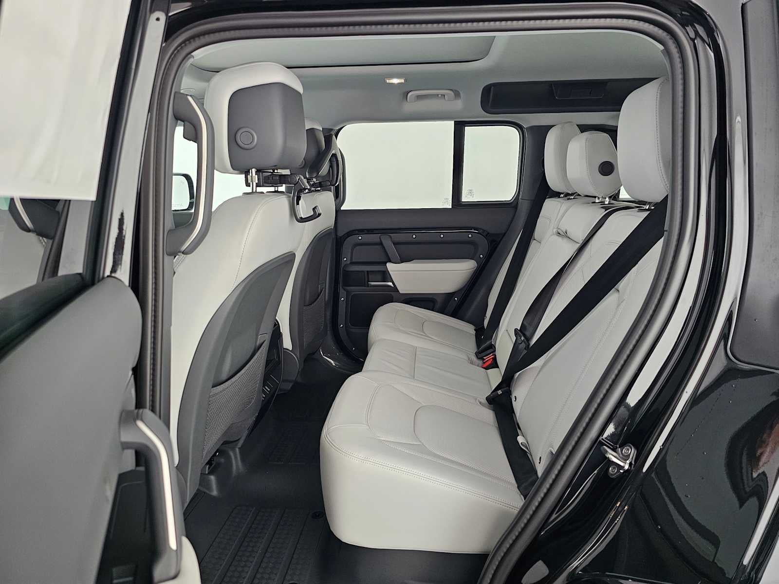2026 Land Rover Defender X-Dynamic SE