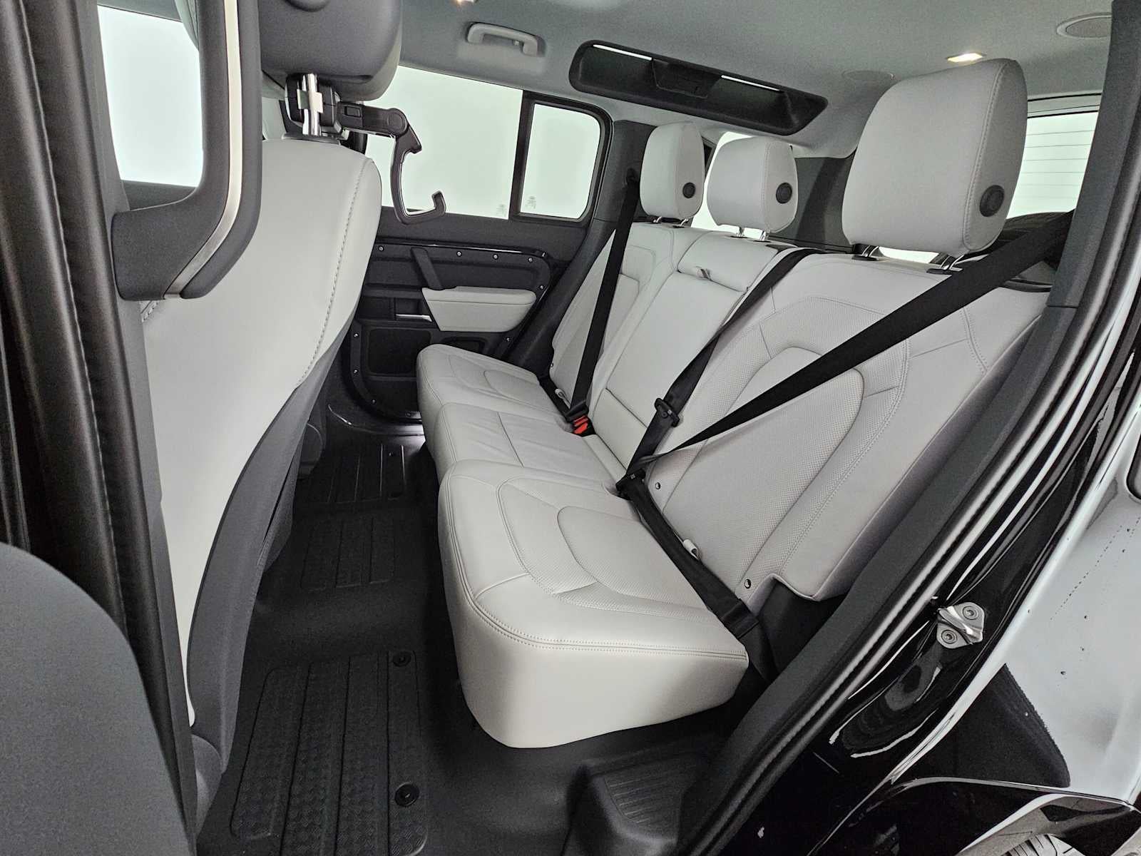 2026 Land Rover Defender X-Dynamic SE