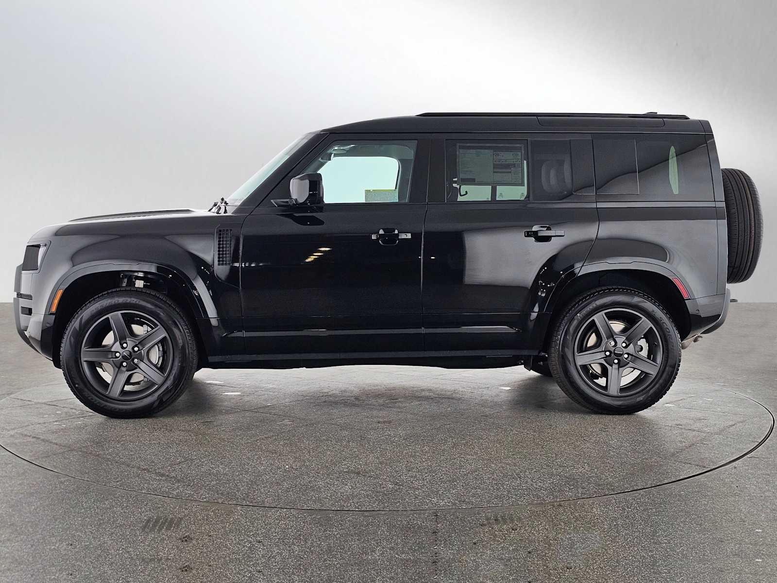 2026 Land Rover Defender X-Dynamic SE