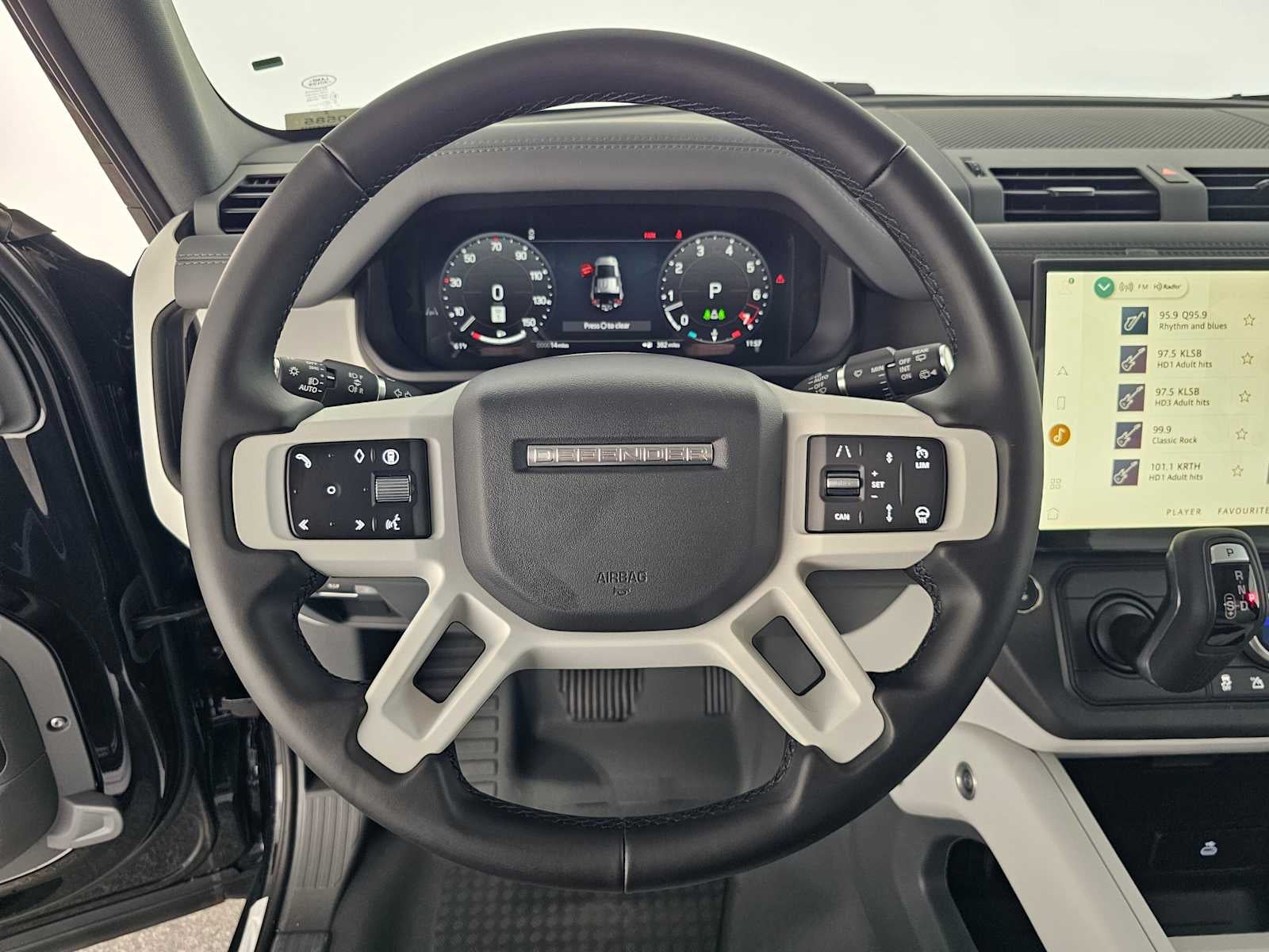2026 Land Rover Defender X-Dynamic SE