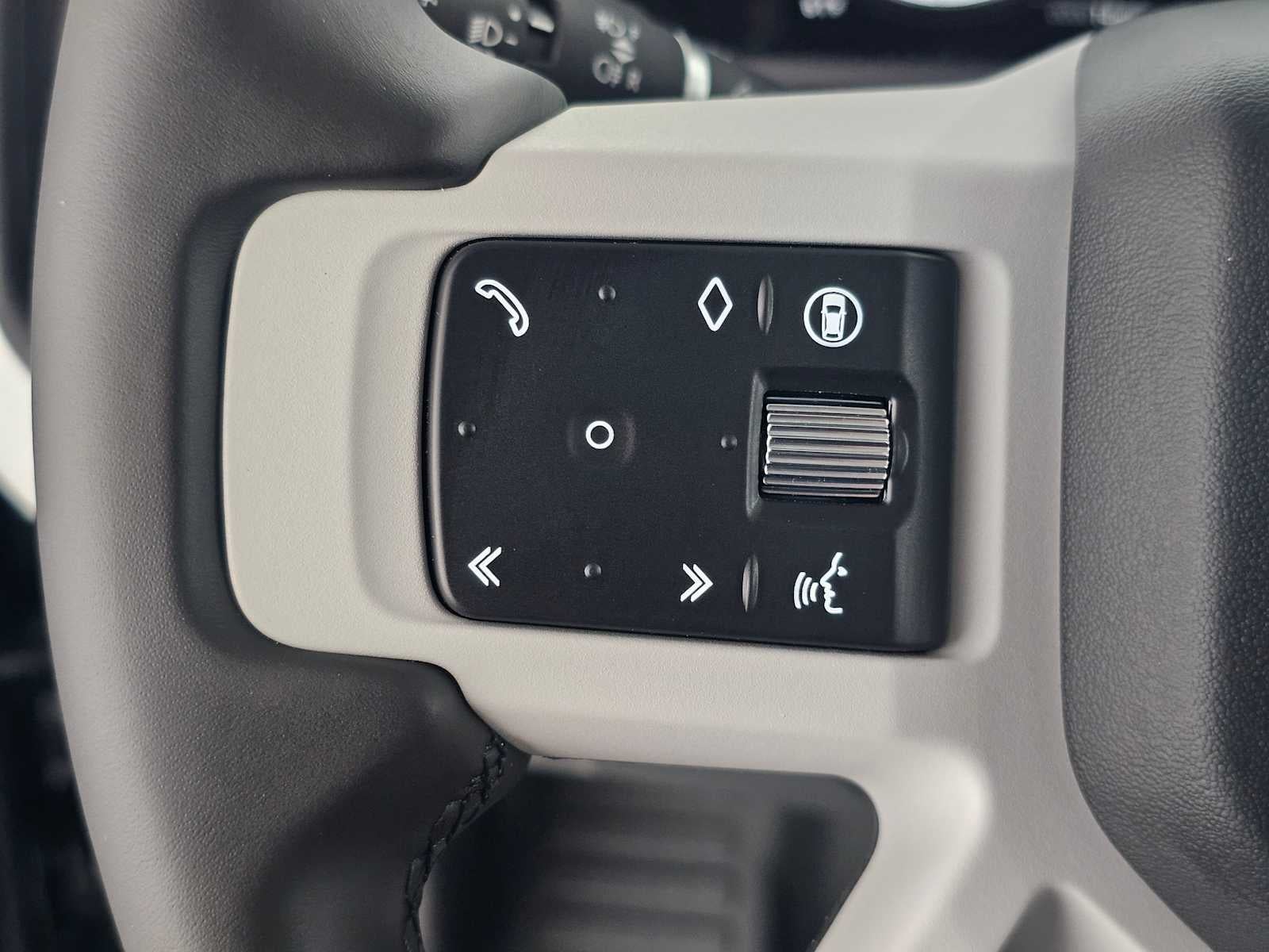 2026 Land Rover Defender X-Dynamic SE