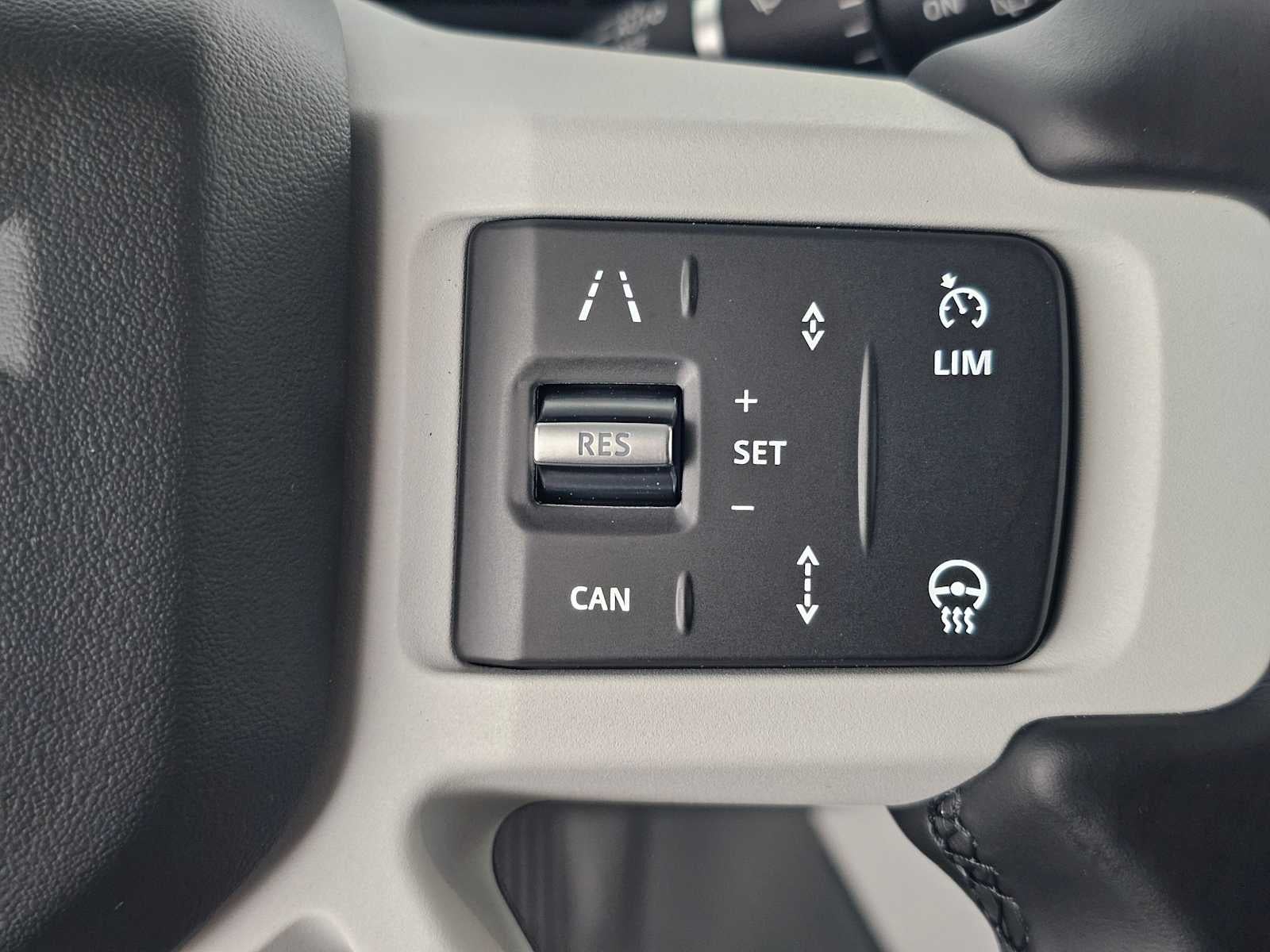 2026 Land Rover Defender X-Dynamic SE