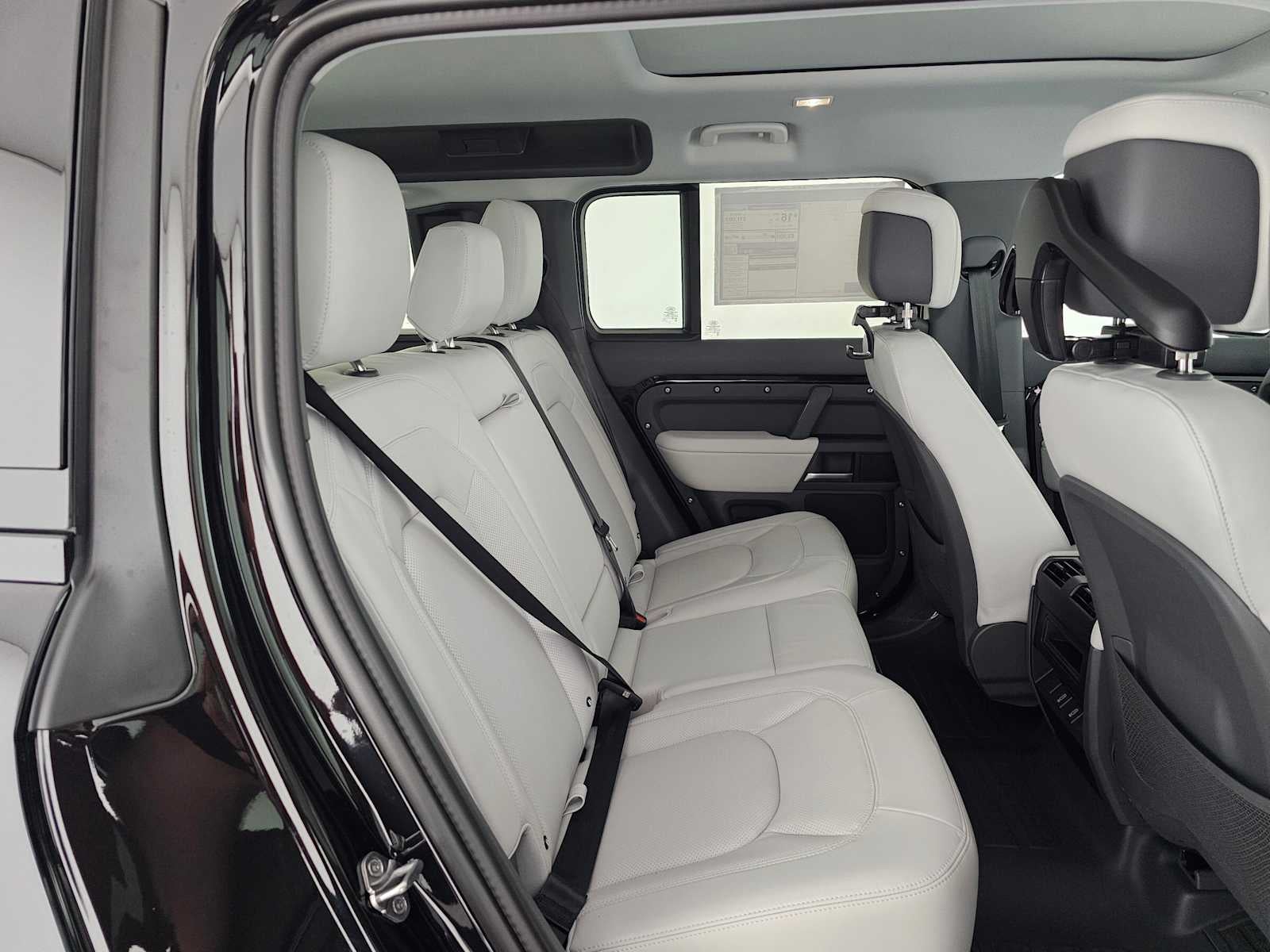 2026 Land Rover Defender X-Dynamic SE