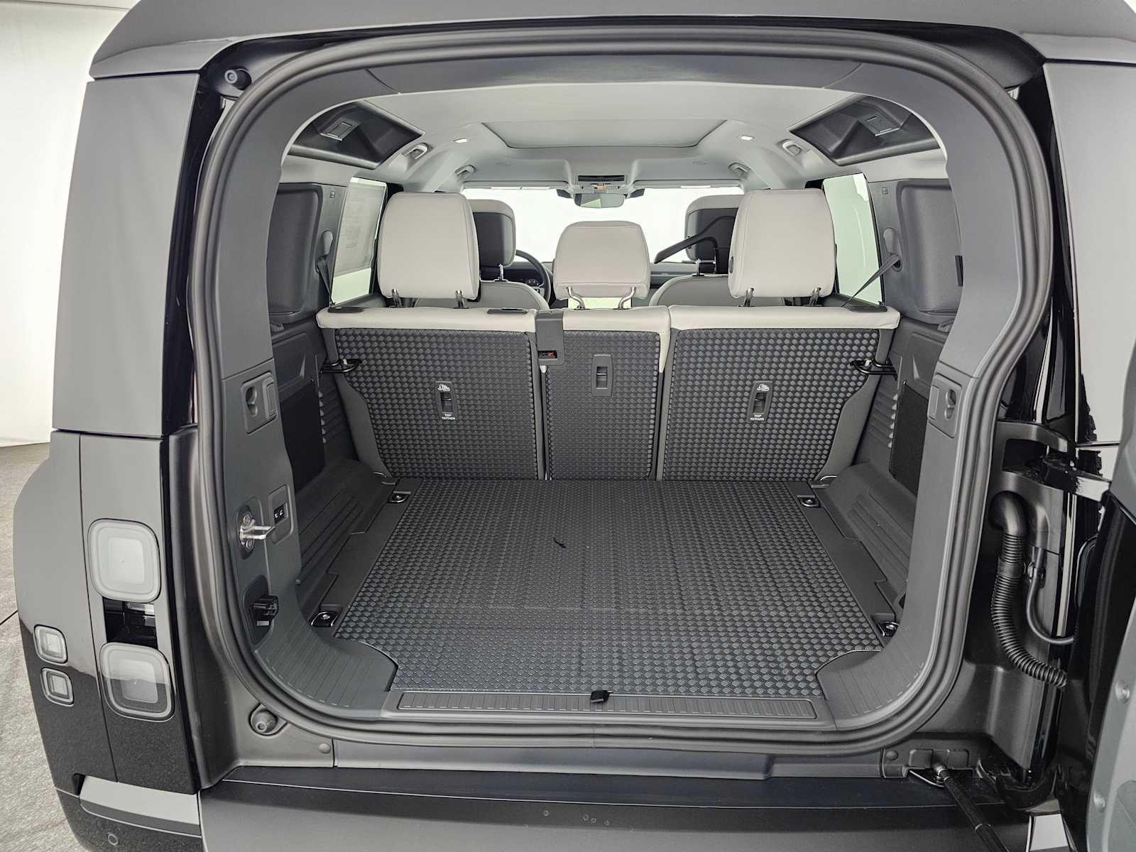 2026 Land Rover Defender X-Dynamic SE