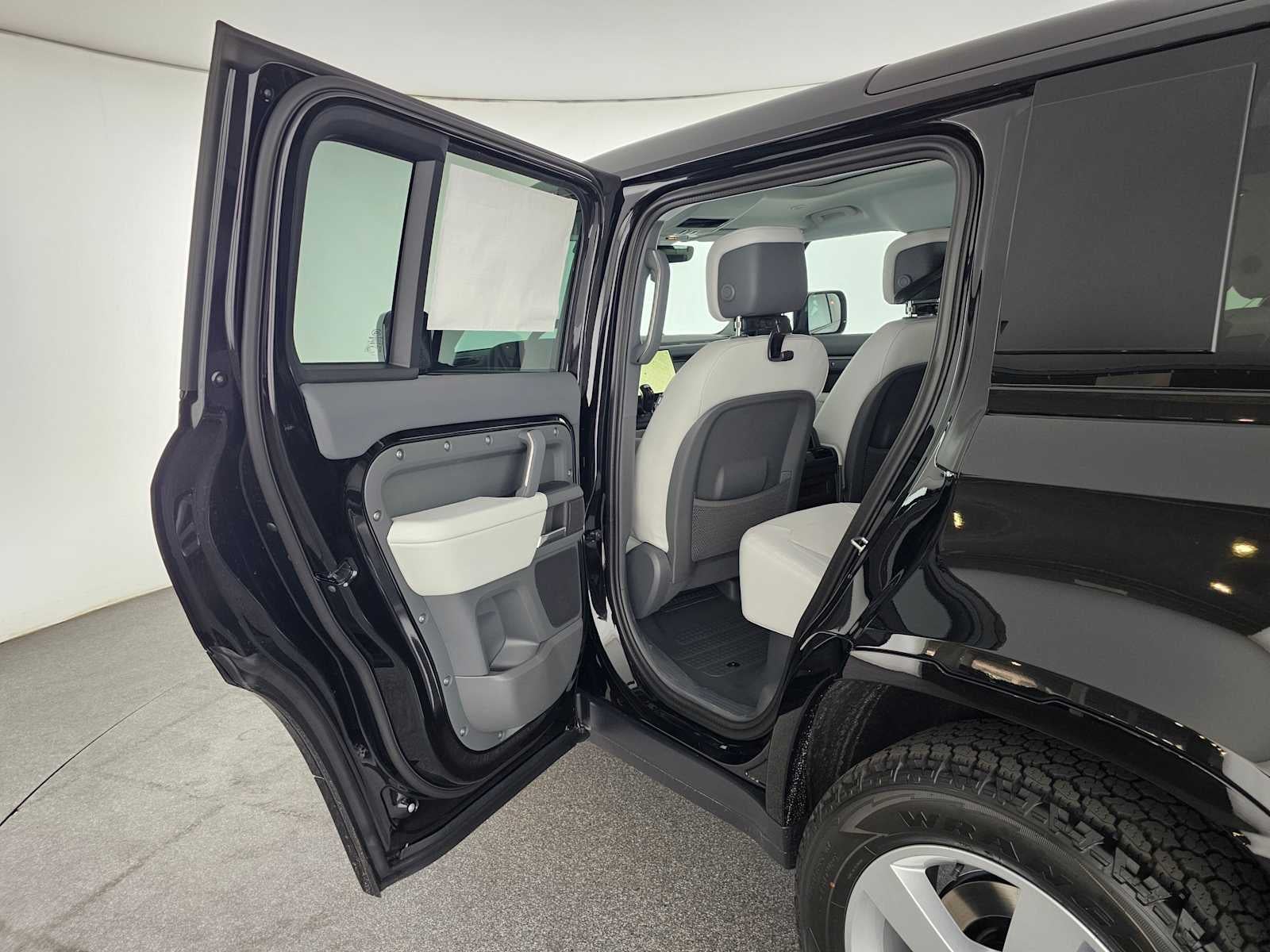2026 Land Rover Defender X-Dynamic SE