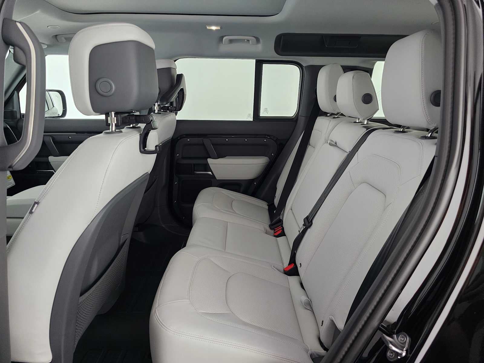 2026 Land Rover Defender X-Dynamic SE