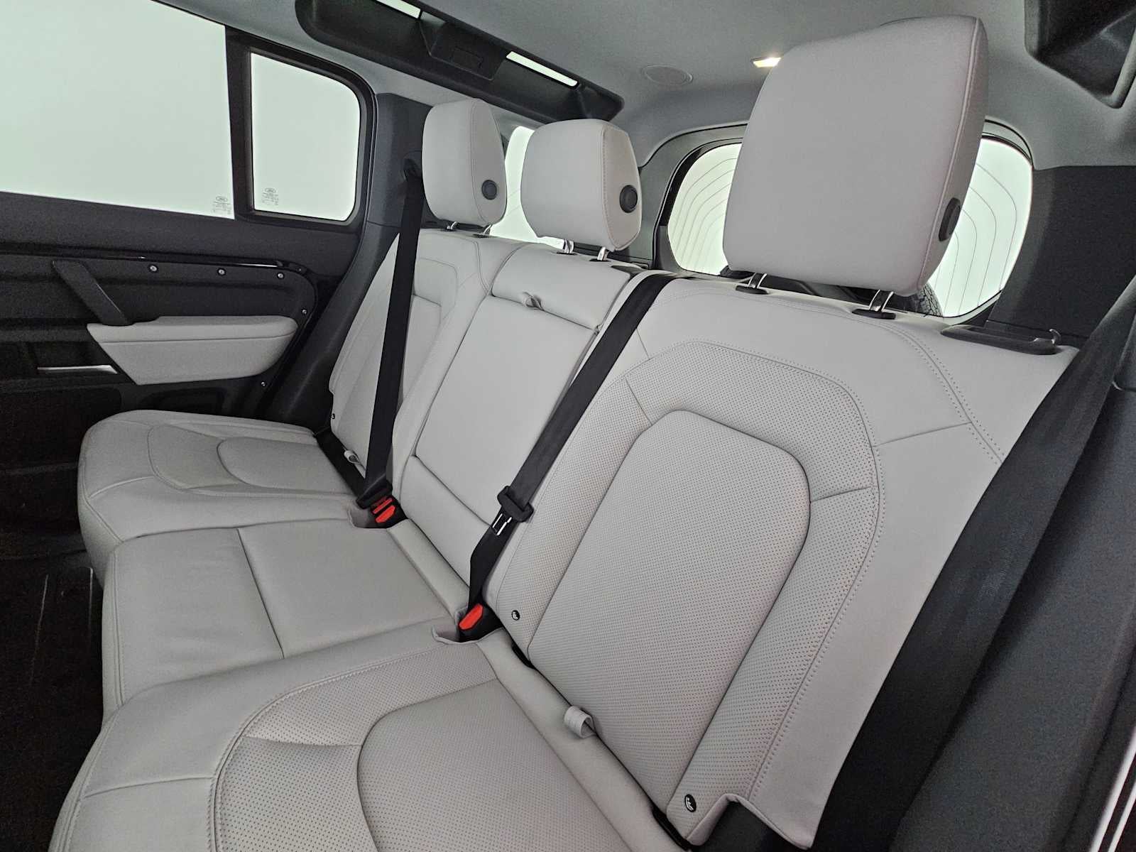 2026 Land Rover Defender X-Dynamic SE