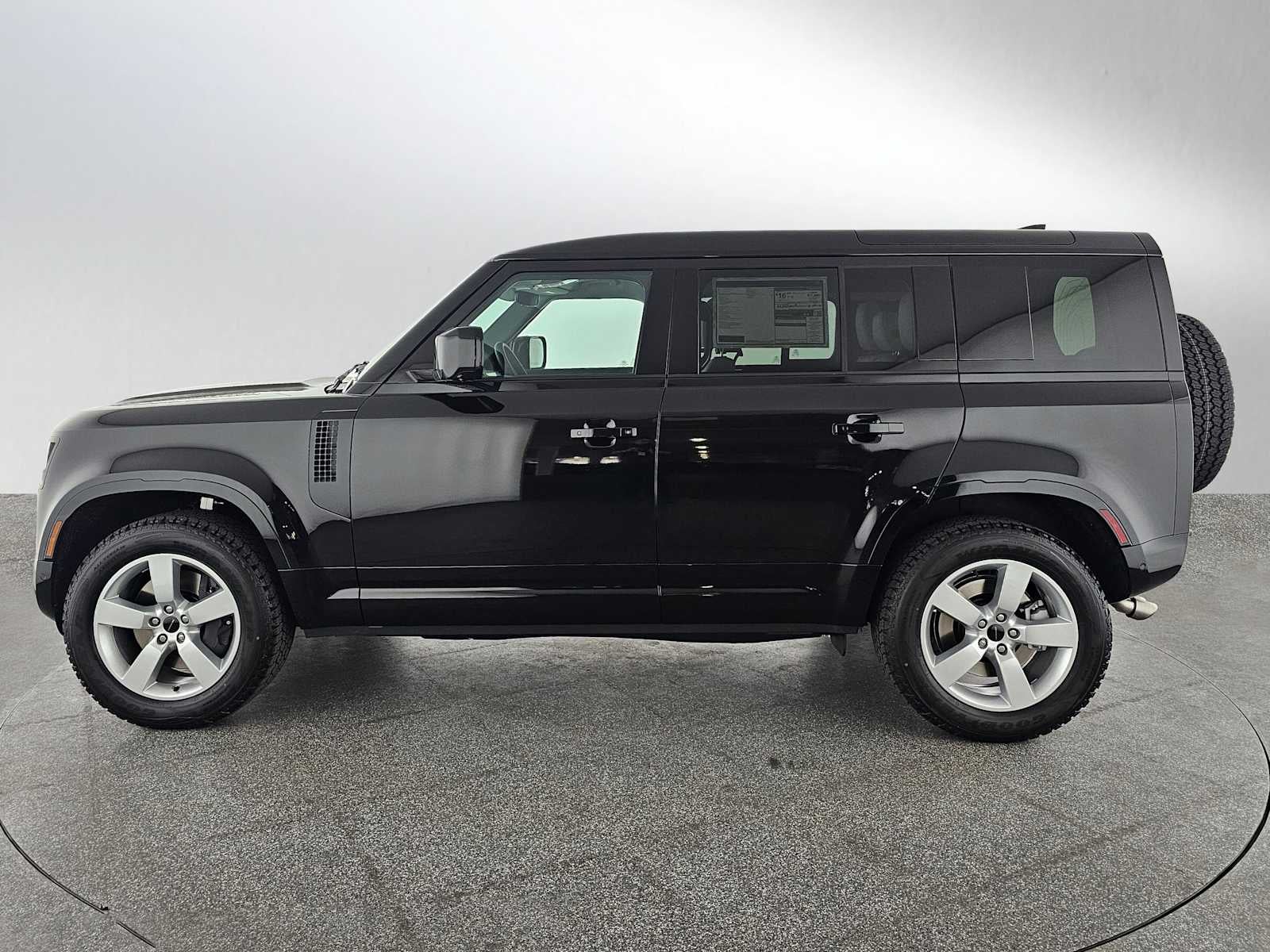 2026 Land Rover Defender X-Dynamic SE