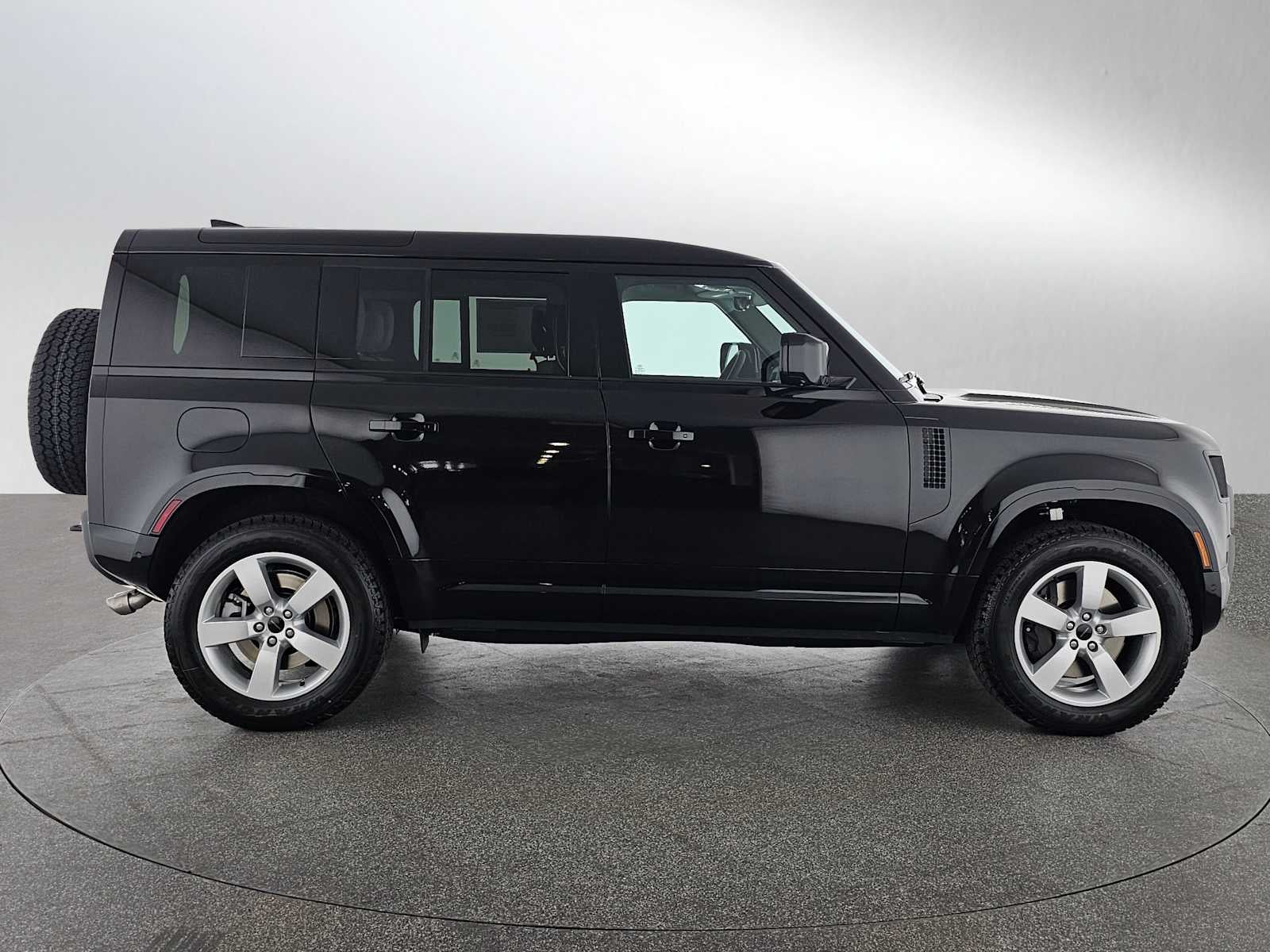 2026 Land Rover Defender X-Dynamic SE