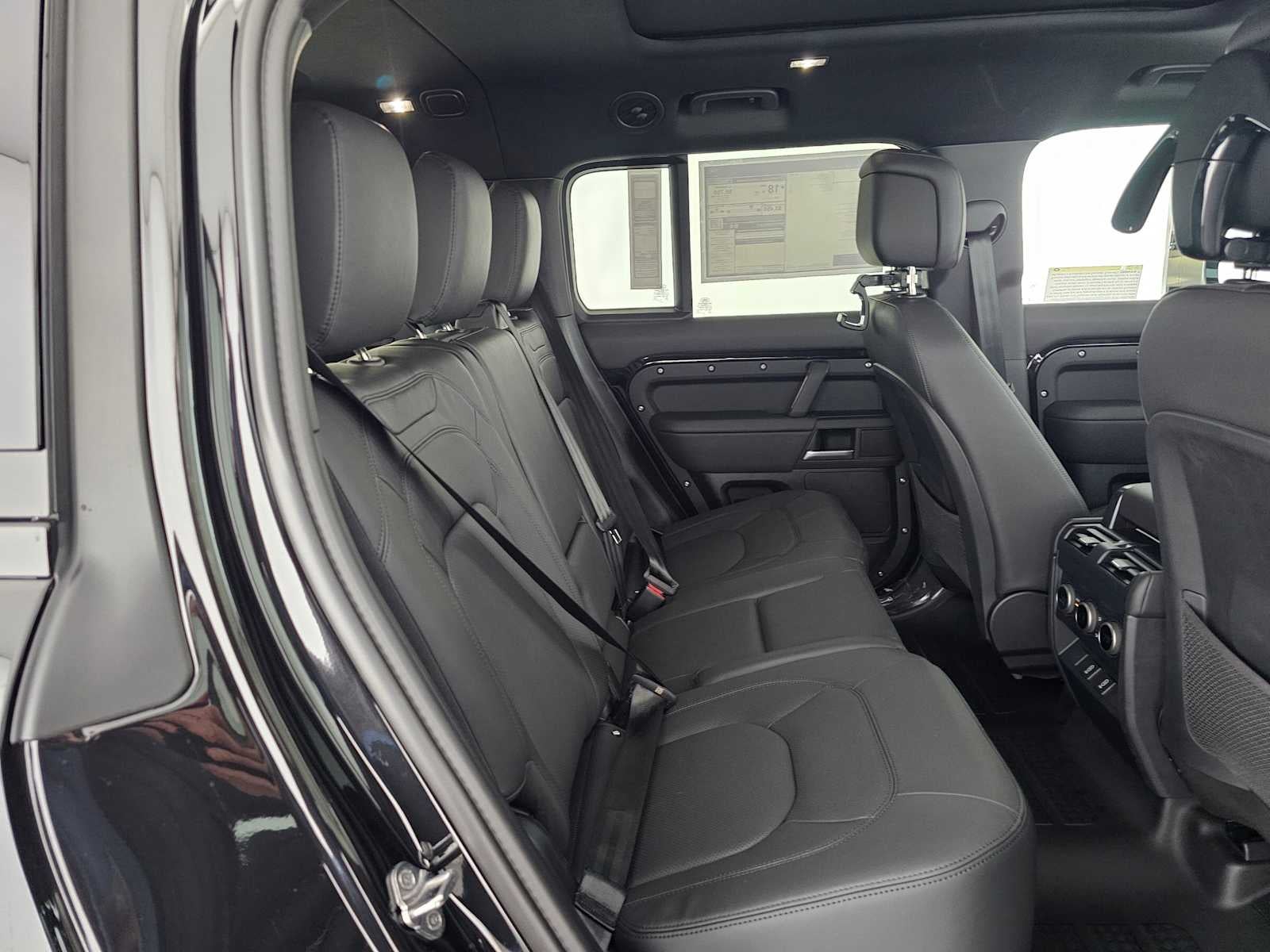 2026 Land Rover Defender X-Dynamic SE