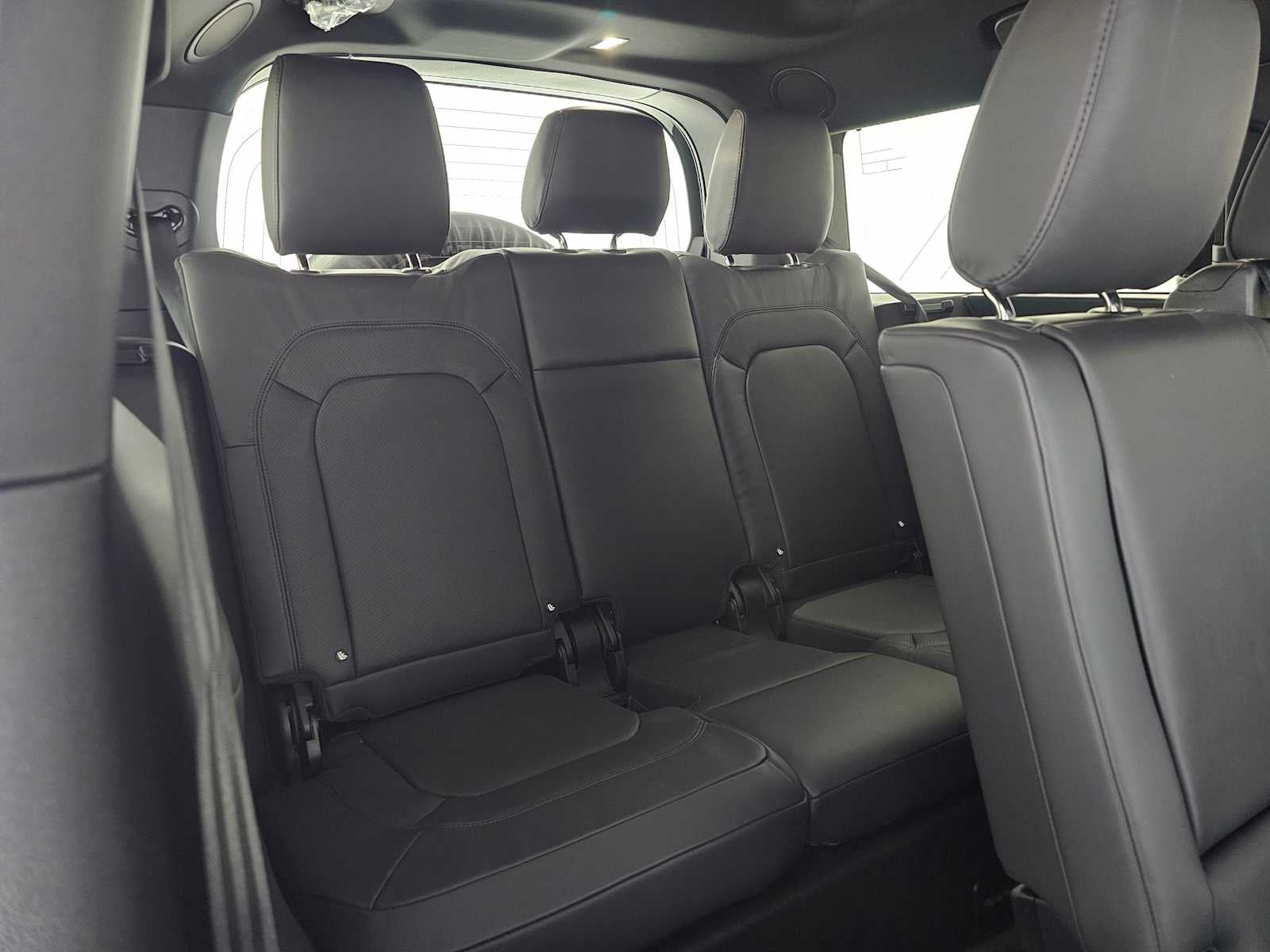 2026 Land Rover Defender X-Dynamic SE