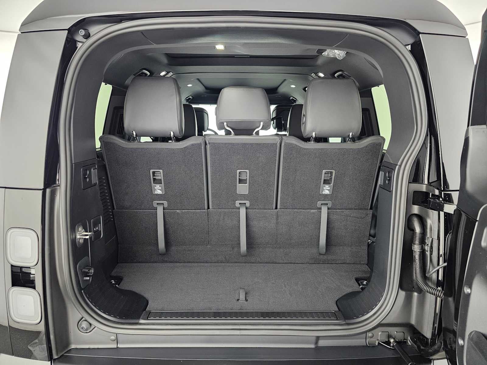 2026 Land Rover Defender X-Dynamic SE