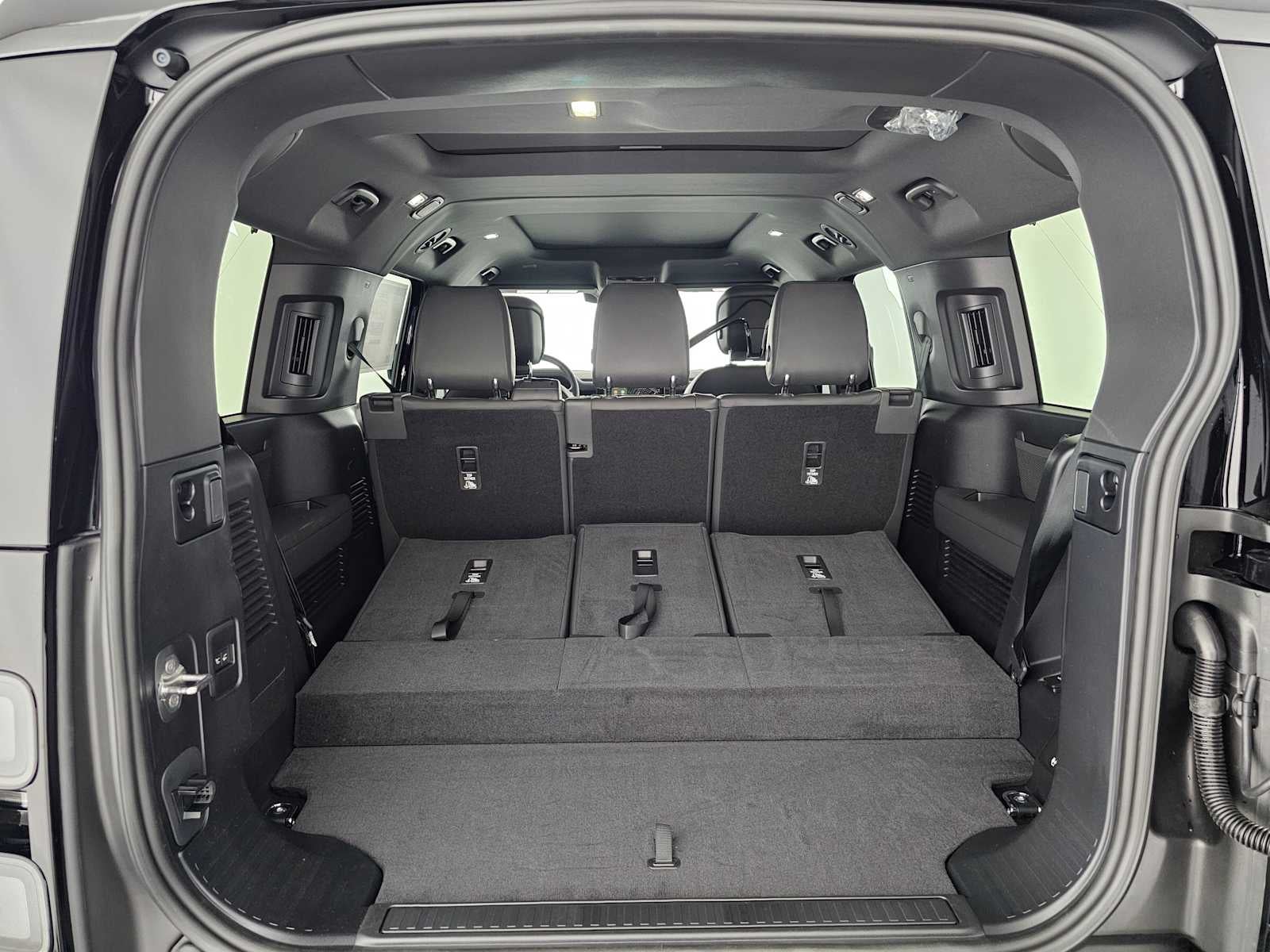 2026 Land Rover Defender X-Dynamic SE