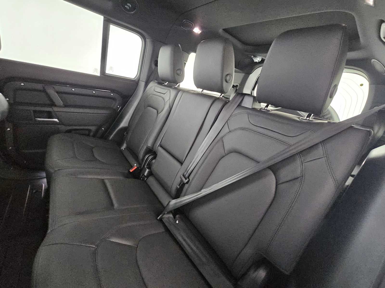 2026 Land Rover Defender X-Dynamic SE