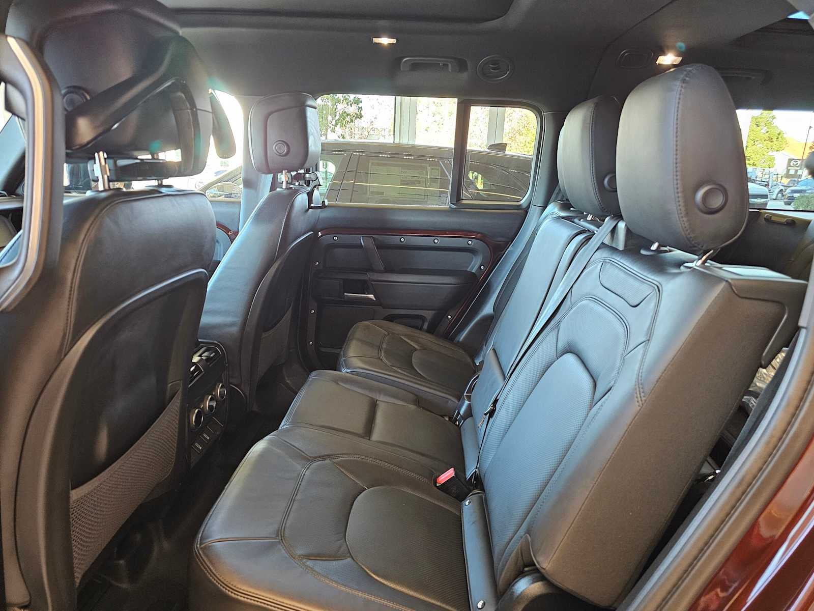 2026 Land Rover Defender X-Dynamic SE
