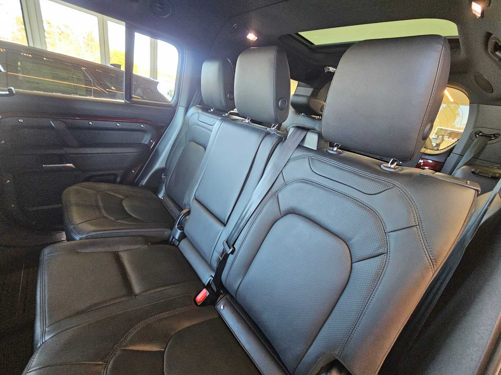 2026 Land Rover Defender X-Dynamic SE