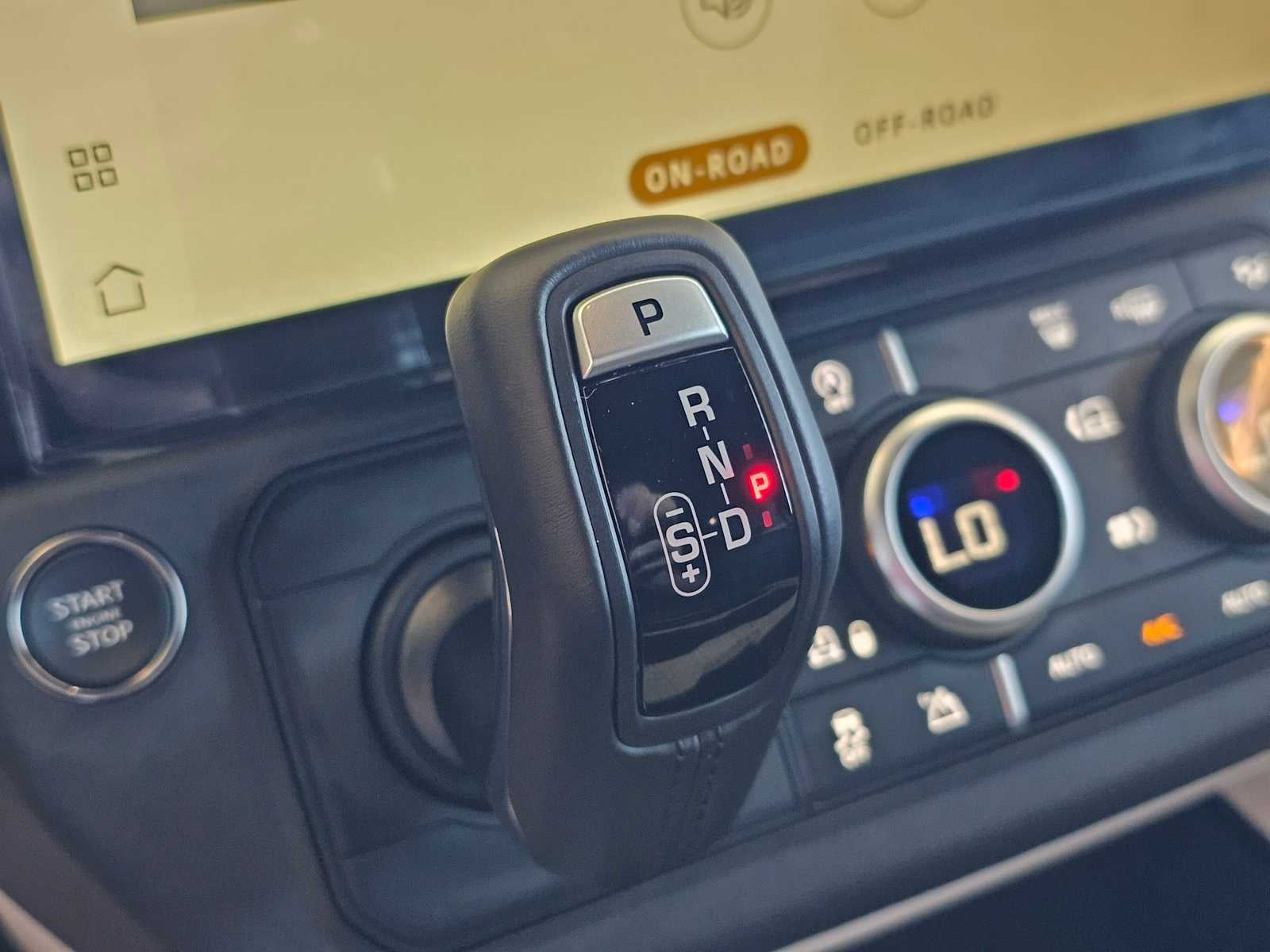 2026 Land Rover Defender X-Dynamic SE