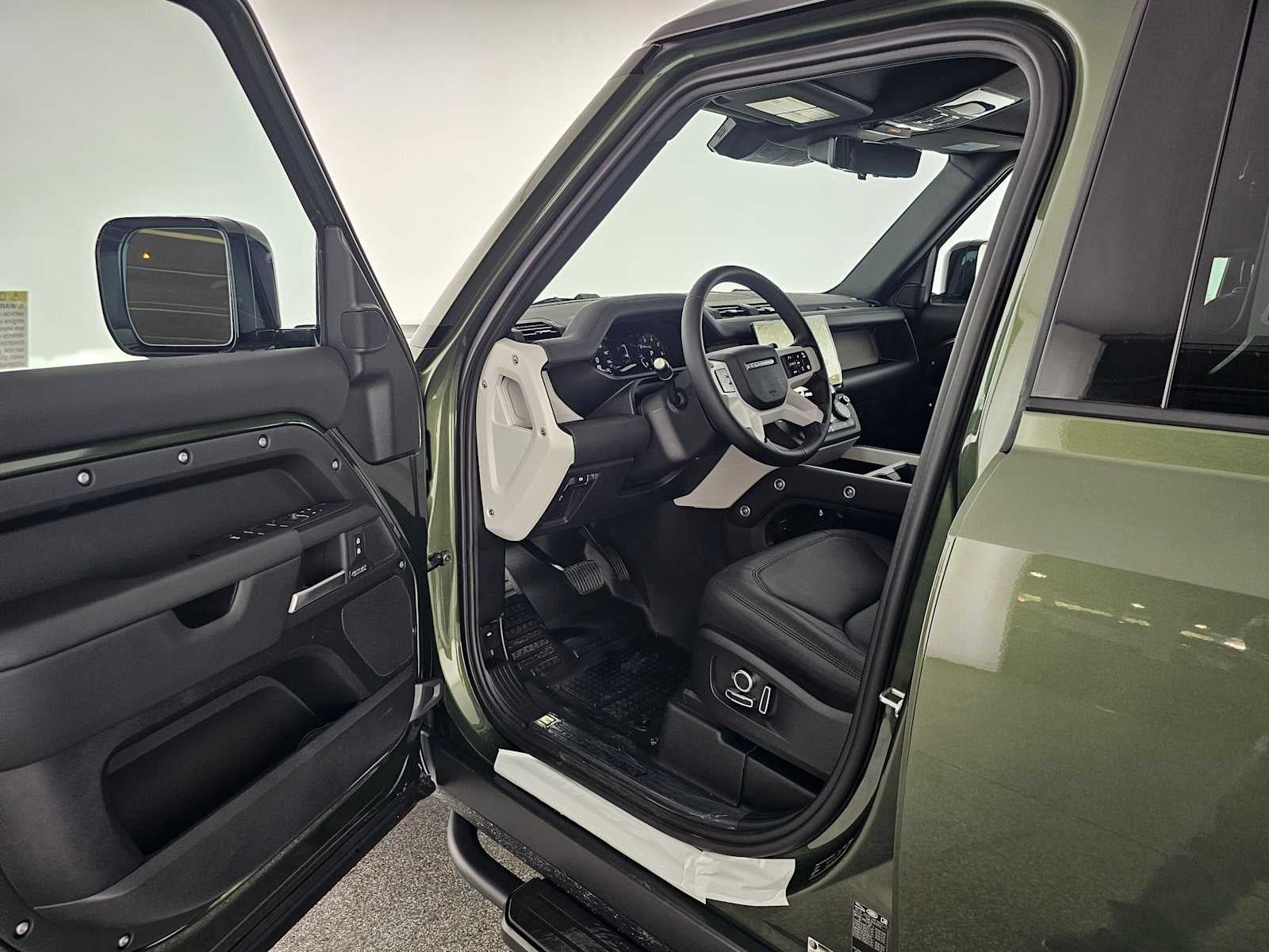 2026 Land Rover Defender X-Dynamic SE