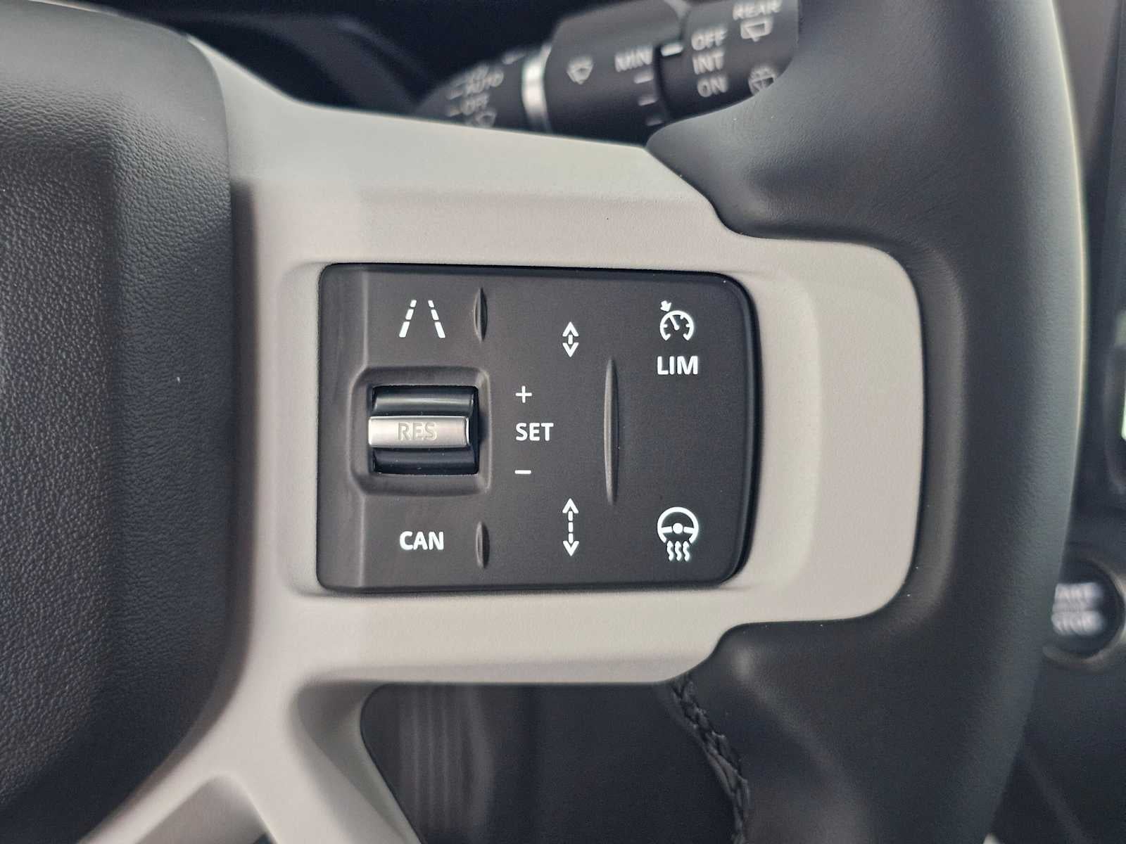 2026 Land Rover Defender X-Dynamic SE