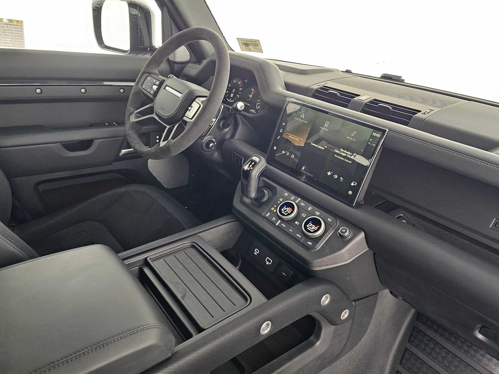 2024 Land Rover Defender V8