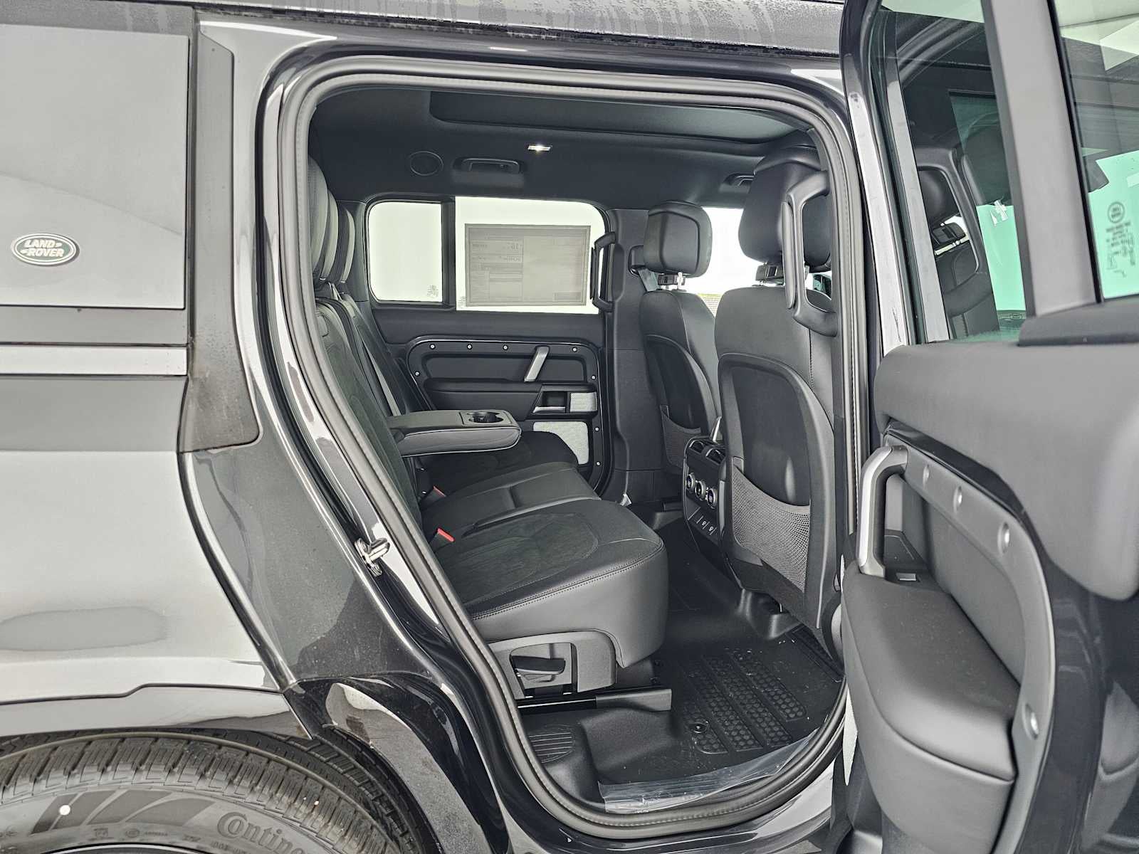 2024 Land Rover Defender V8