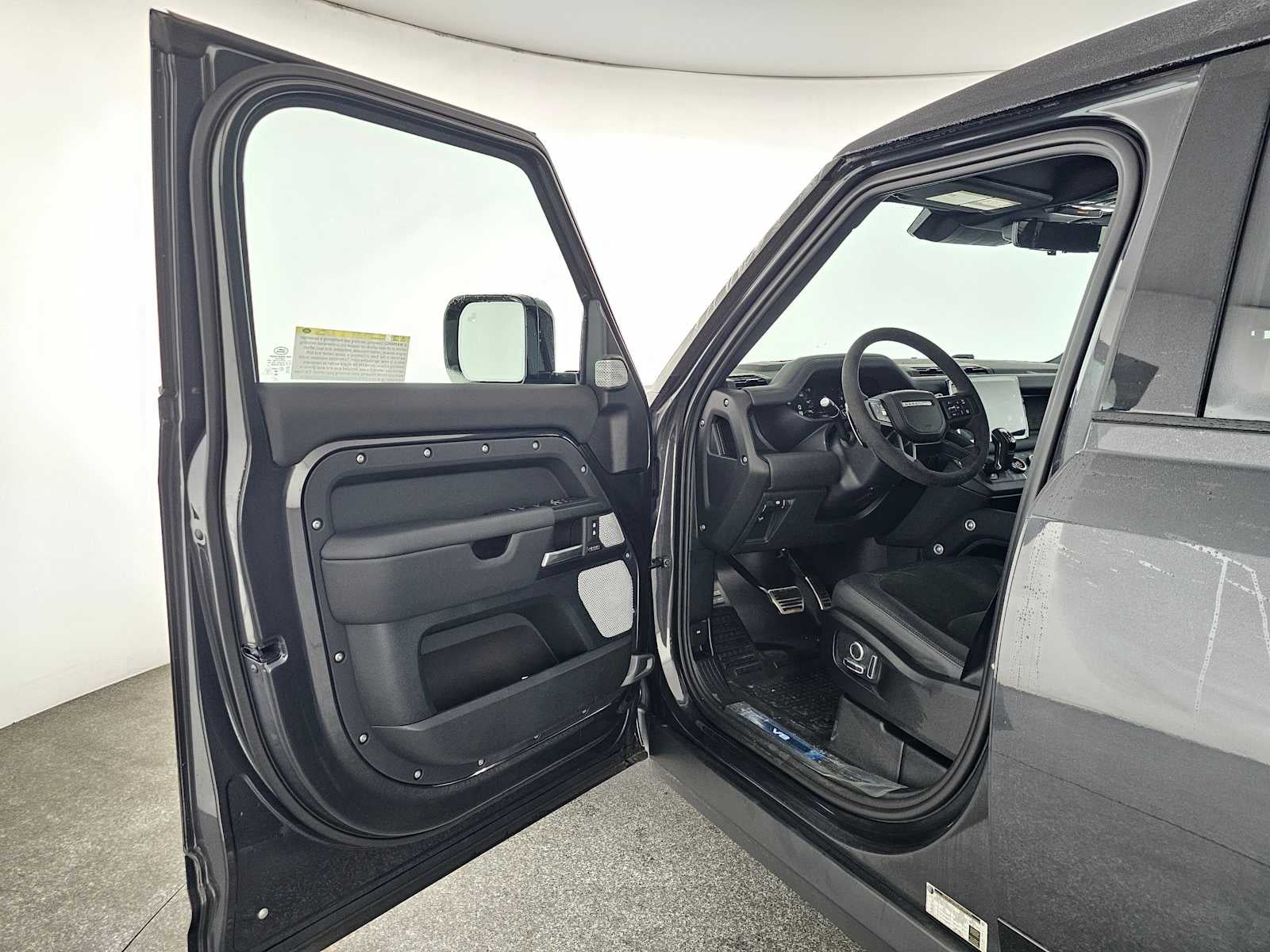 2024 Land Rover Defender V8