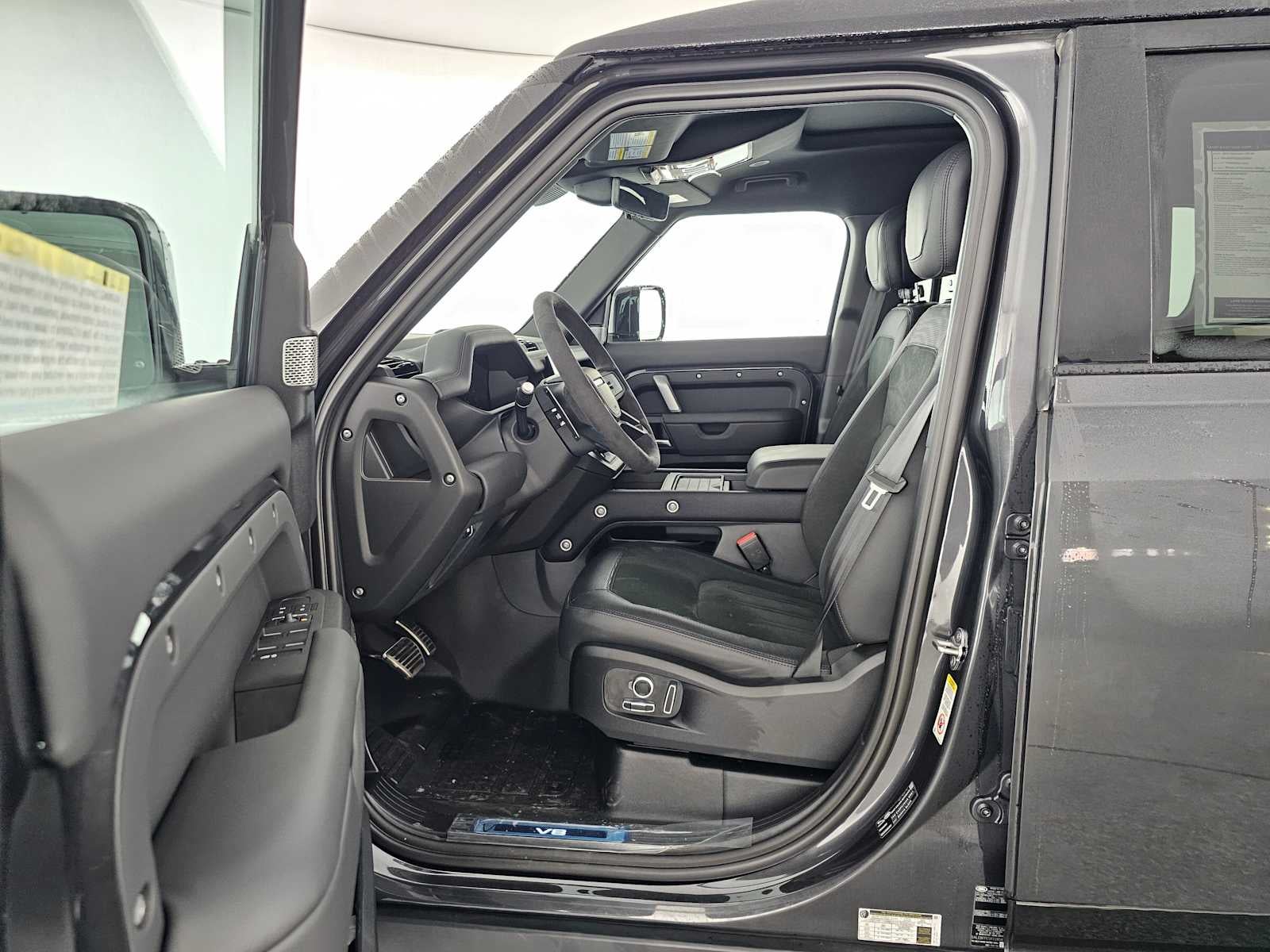 2024 Land Rover Defender V8