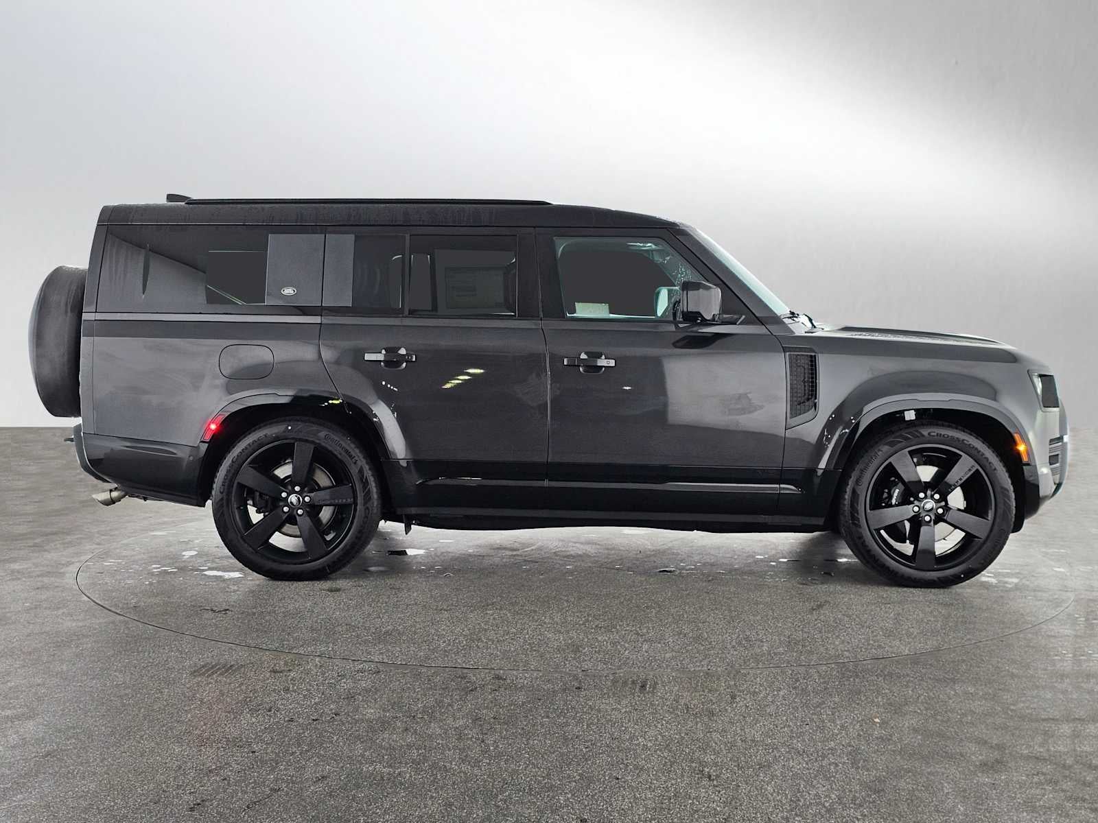 2024 Land Rover Defender V8