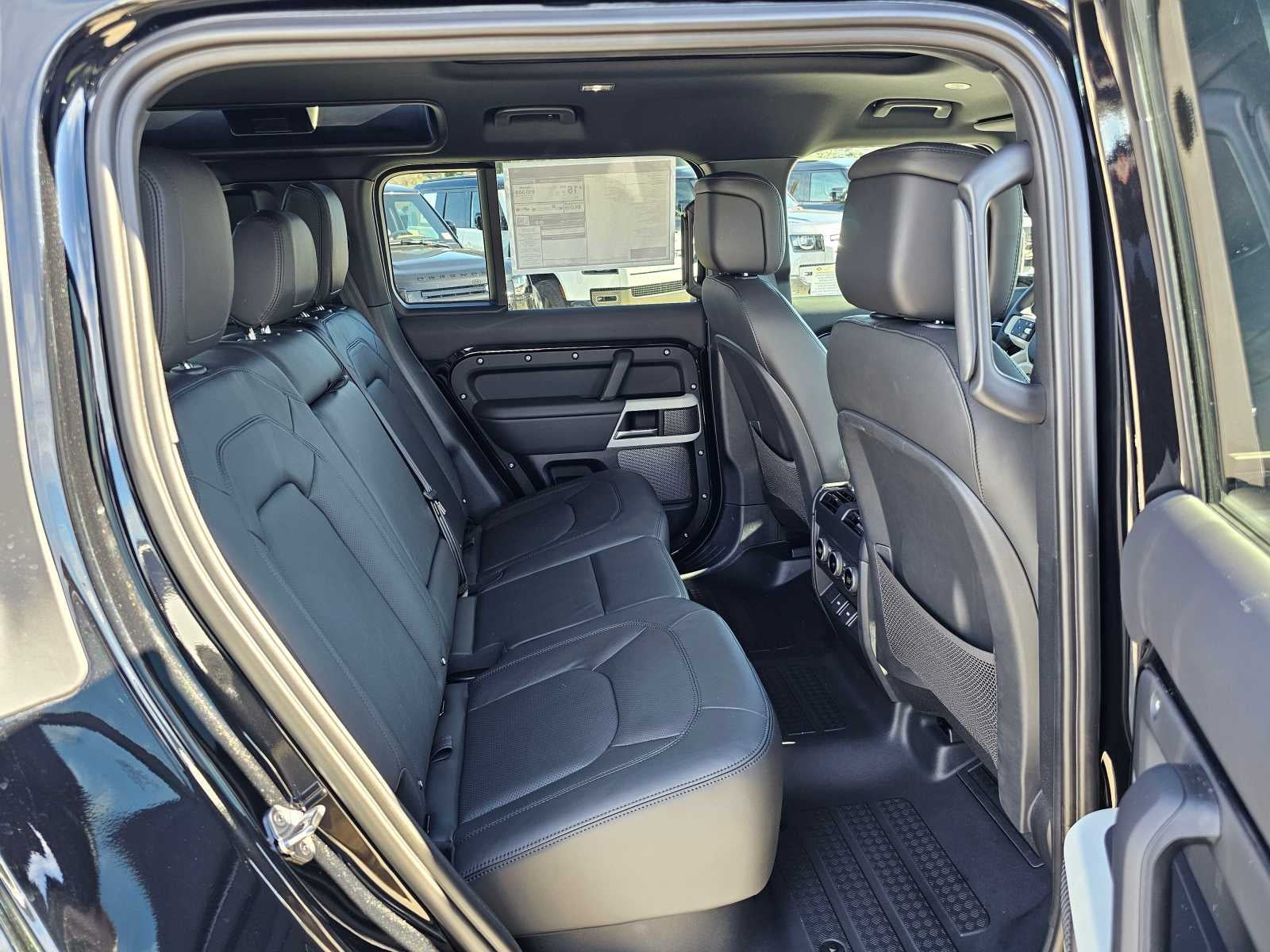 2024 Land Rover Defender SE