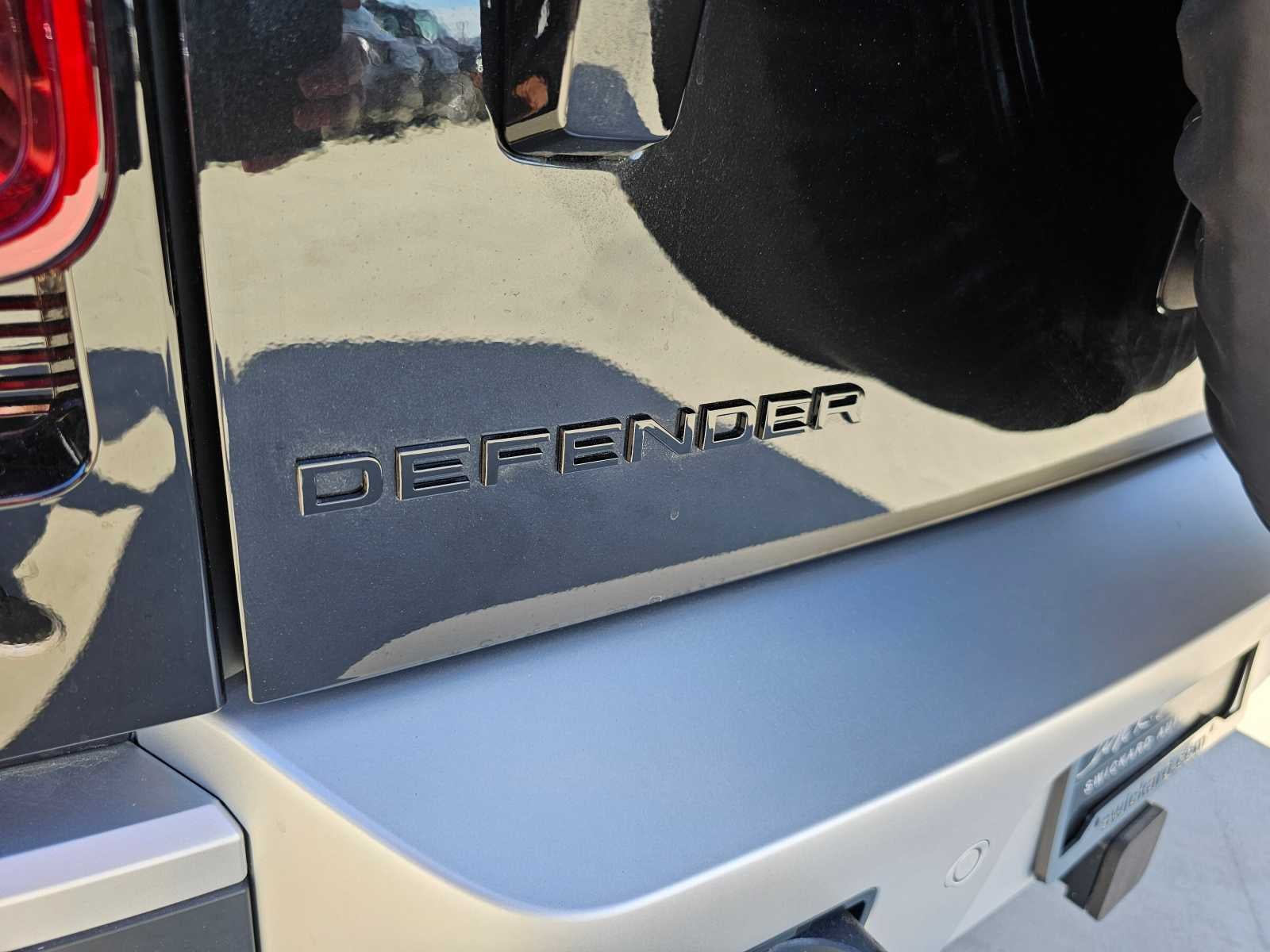 2024 Land Rover Defender SE