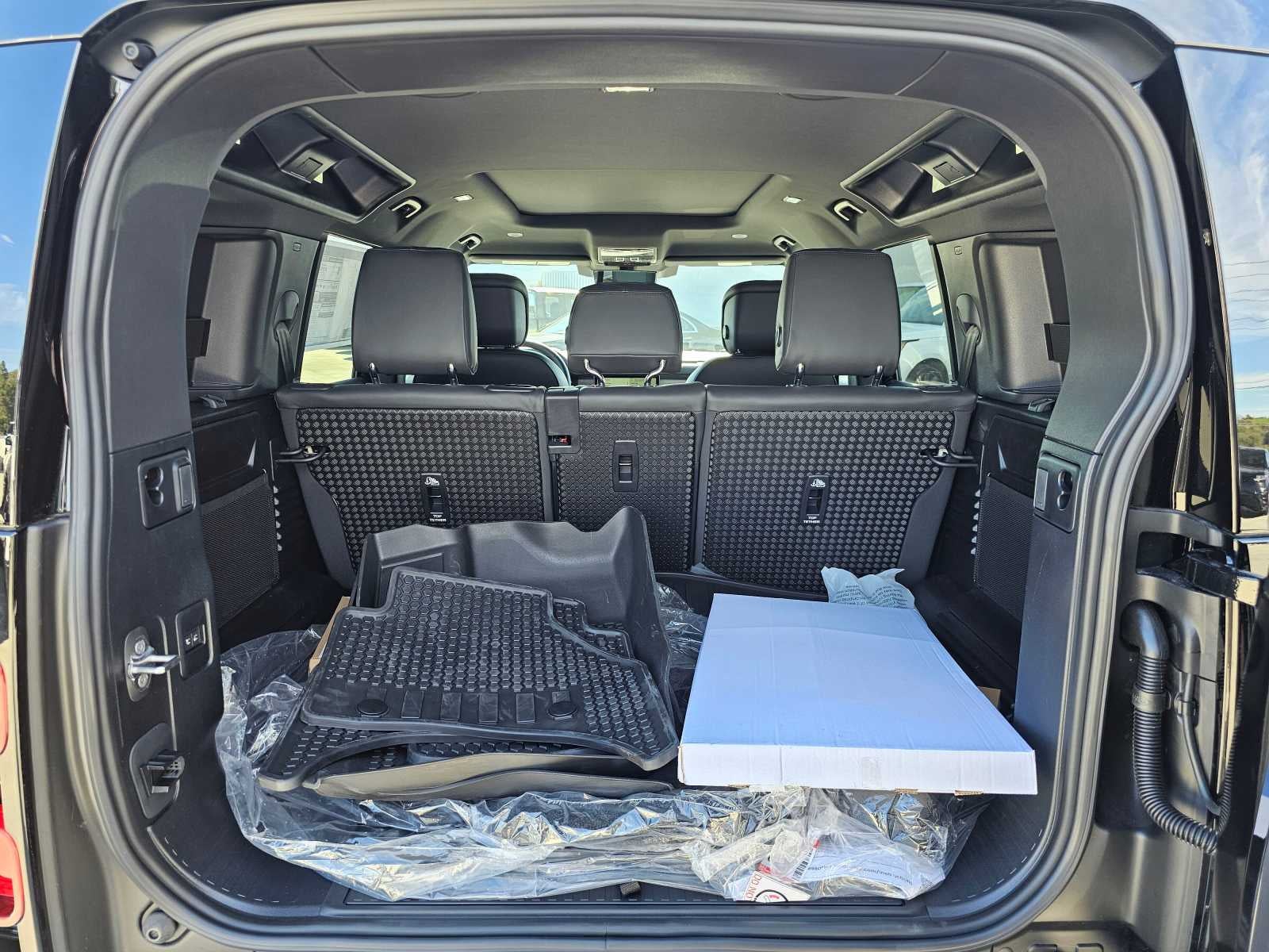 2024 Land Rover Defender SE