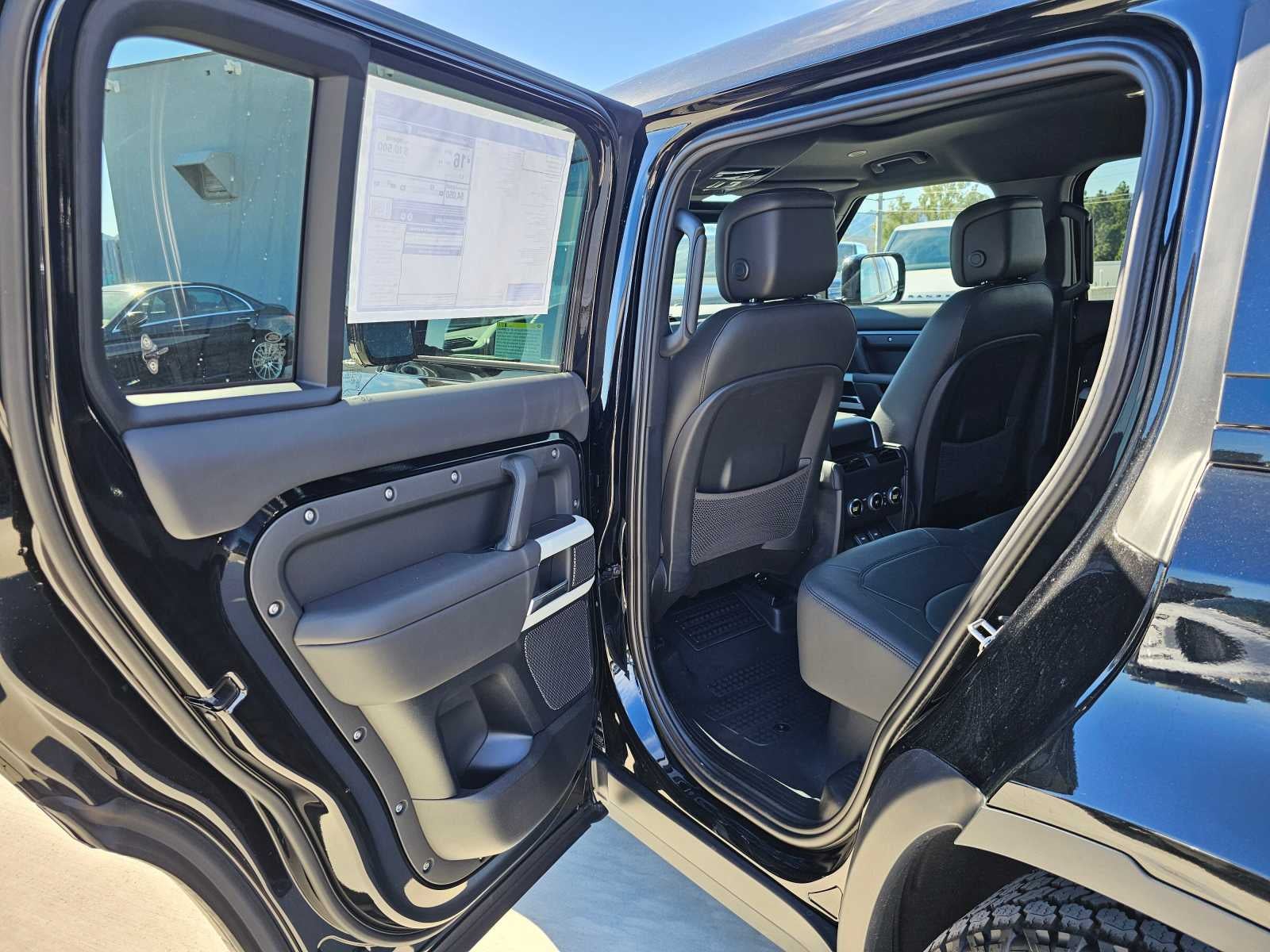 2024 Land Rover Defender SE
