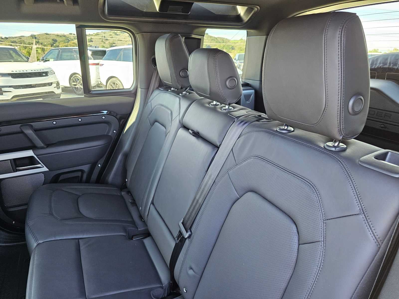 2024 Land Rover Defender SE
