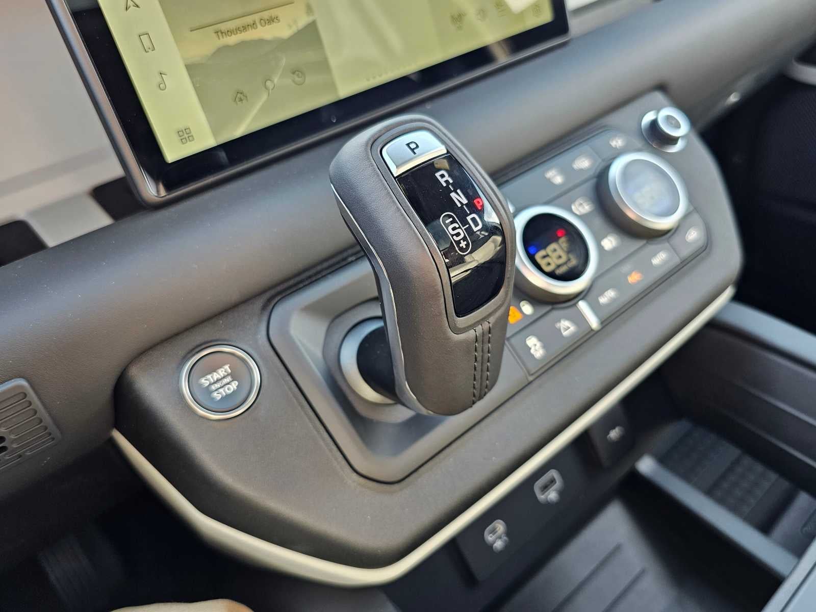 2024 Land Rover Defender SE