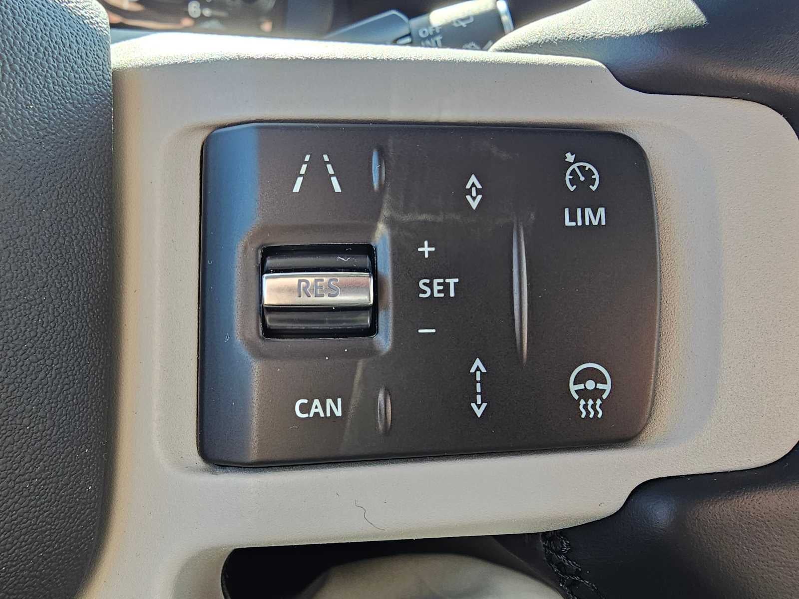 2024 Land Rover Defender SE