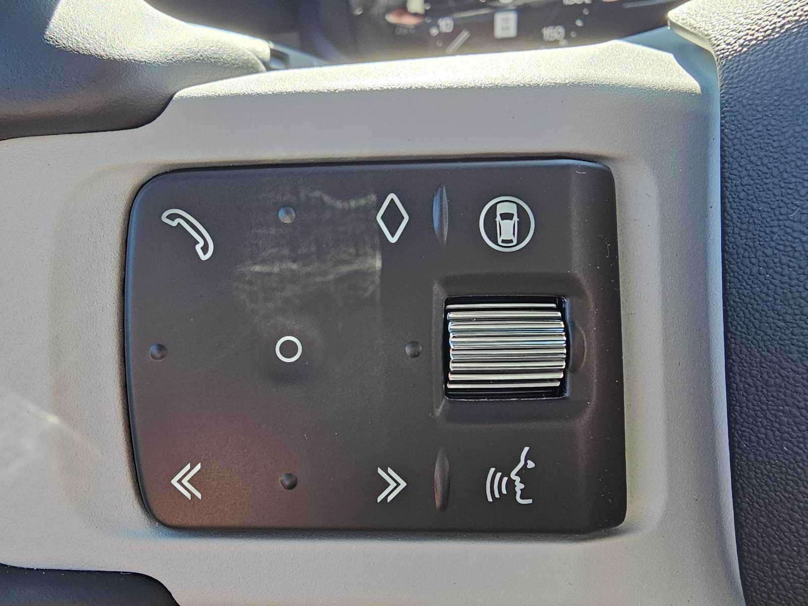 2024 Land Rover Defender SE