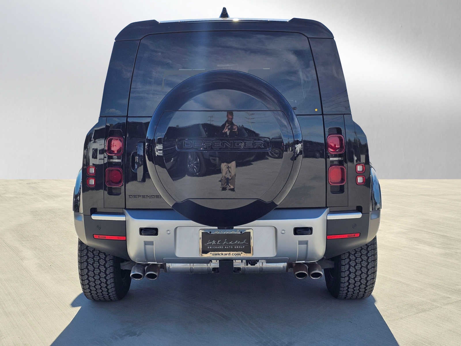 2024 Land Rover Defender SE