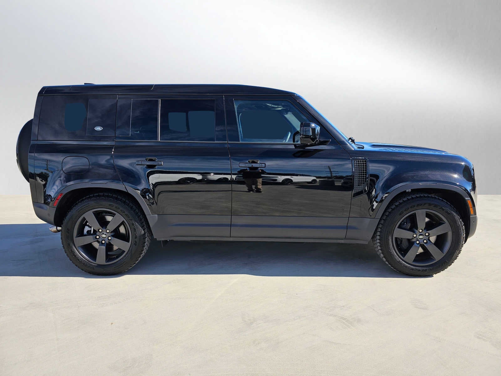 2024 Land Rover Defender SE
