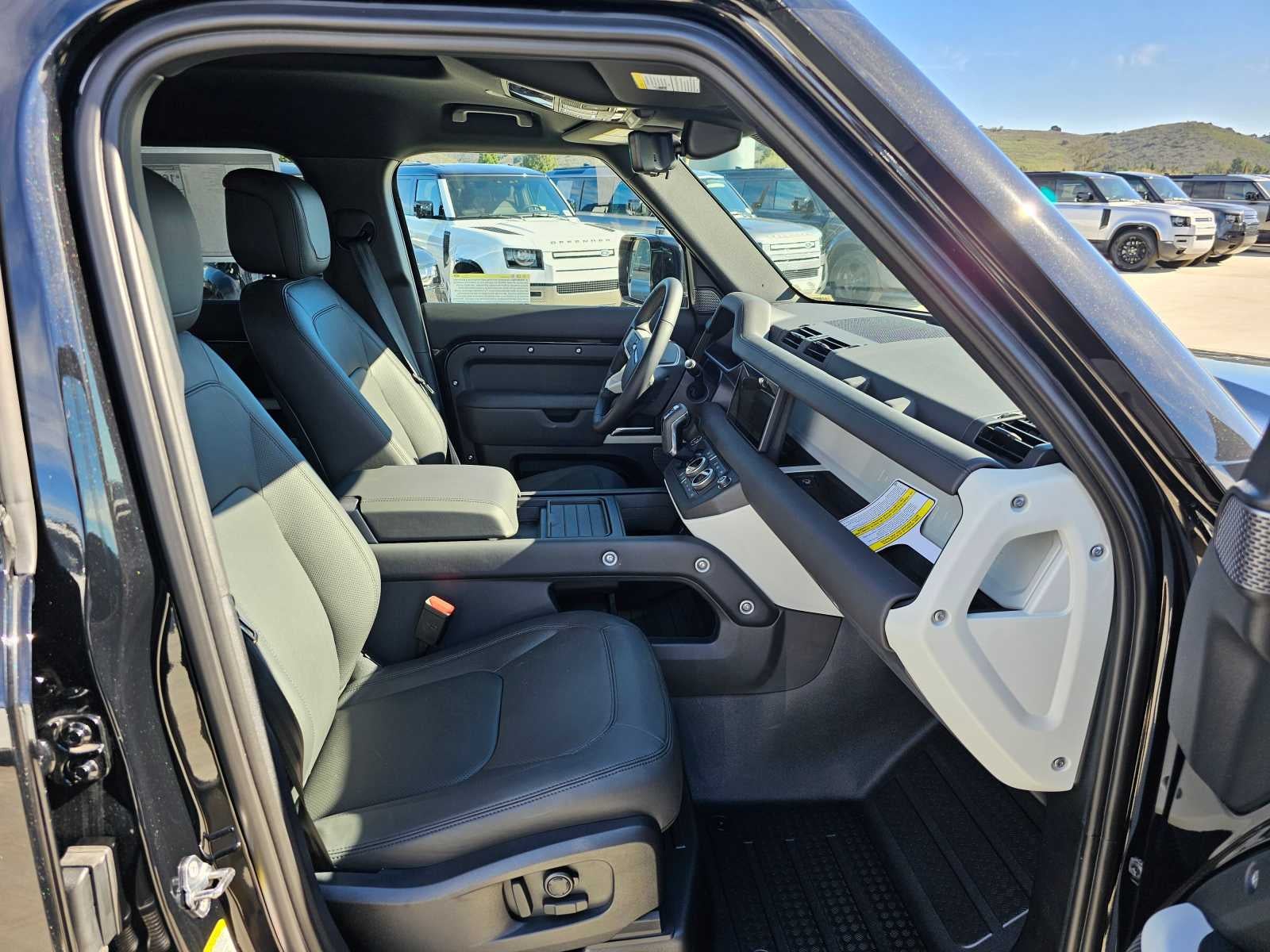 2024 Land Rover Defender SE