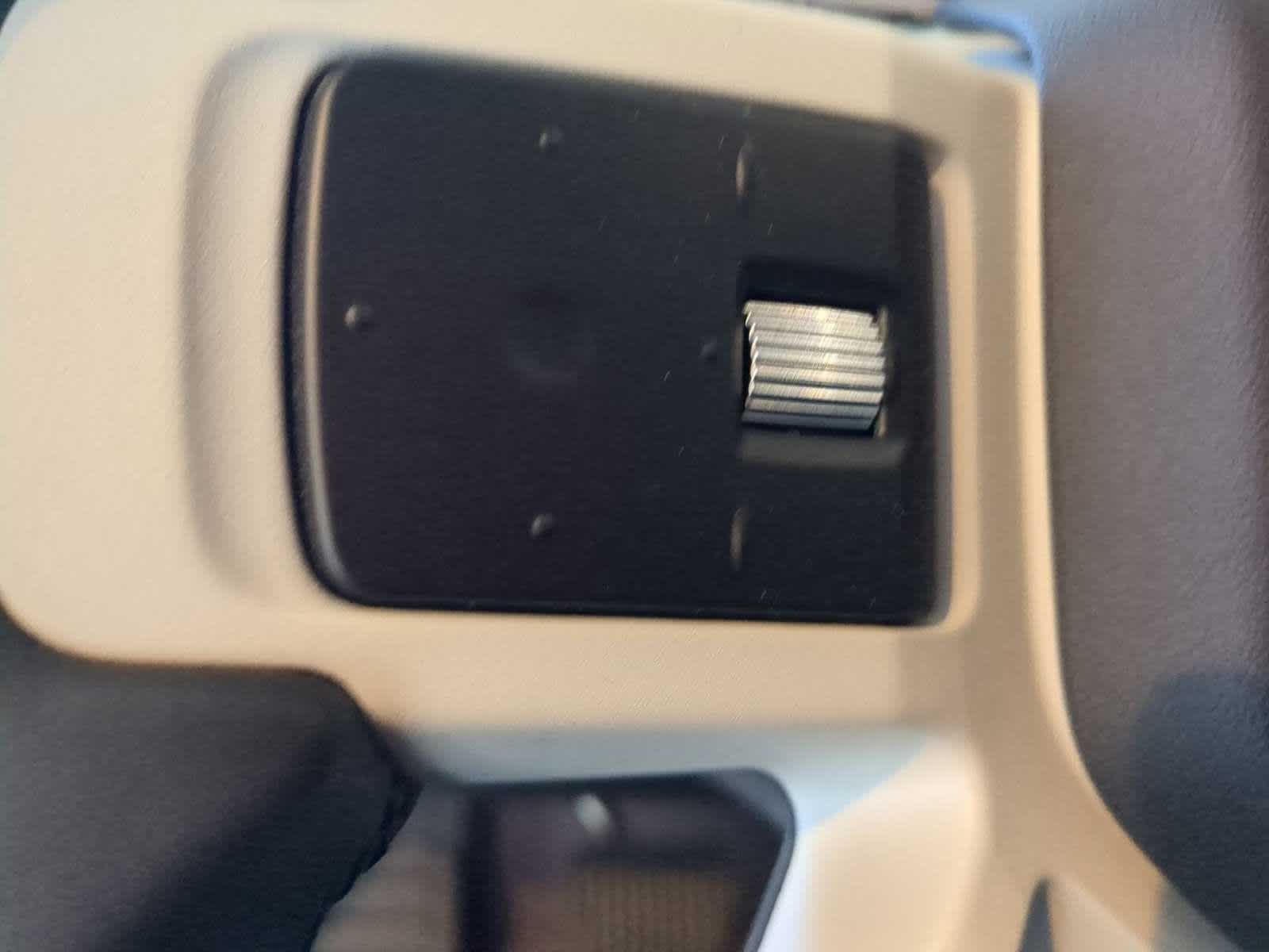 2023 Land Rover Defender SE