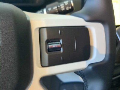 2023 Land Rover Defender SE