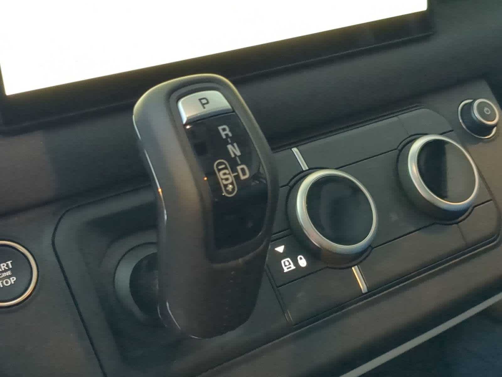 2023 Land Rover Defender SE