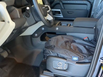 2023 Land Rover Defender SE